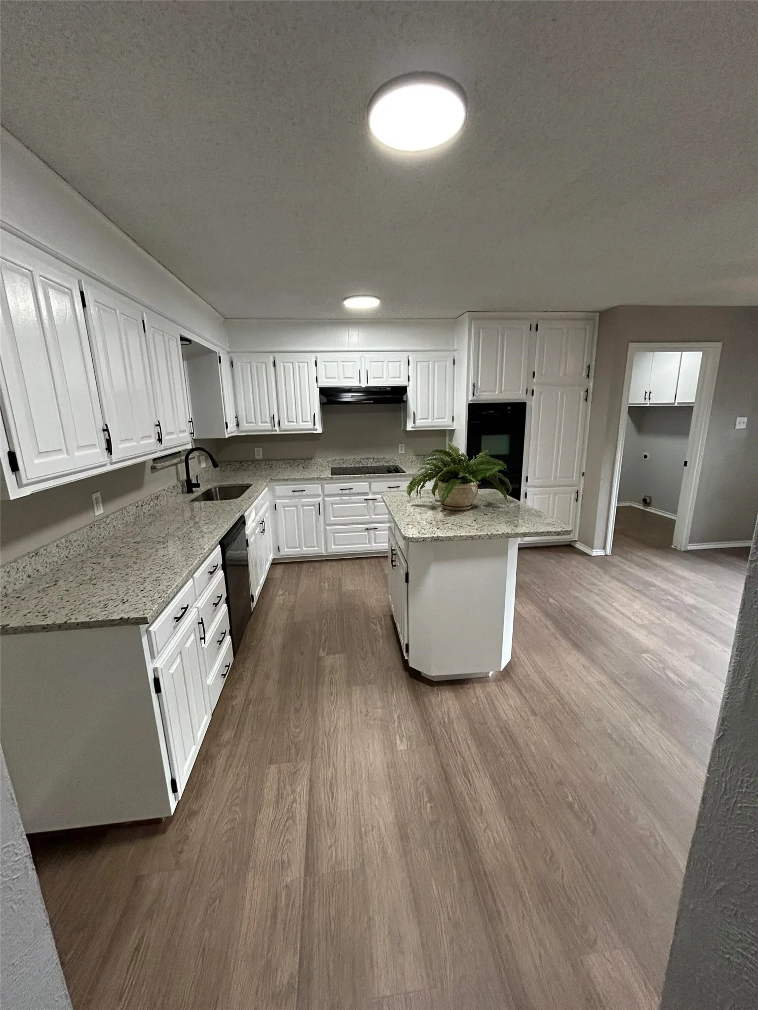 Single Family Residence For Sale in Tarrant County , 917 Bucknell Drive, Arlington, Texas 76012, 3 Bedroom, 2 Bathroom, 2 Garage spaces, 1,929 Sqft, built in 1978, mls#21300364, Real Estate Agent in Arlington, Homes For Sale in Tarrant county, Homes For Sale in Arlington, Realtor in Arlington Texas, Real Estate Brokerage Independent Realty Texas, Luminita Cordes Realtor