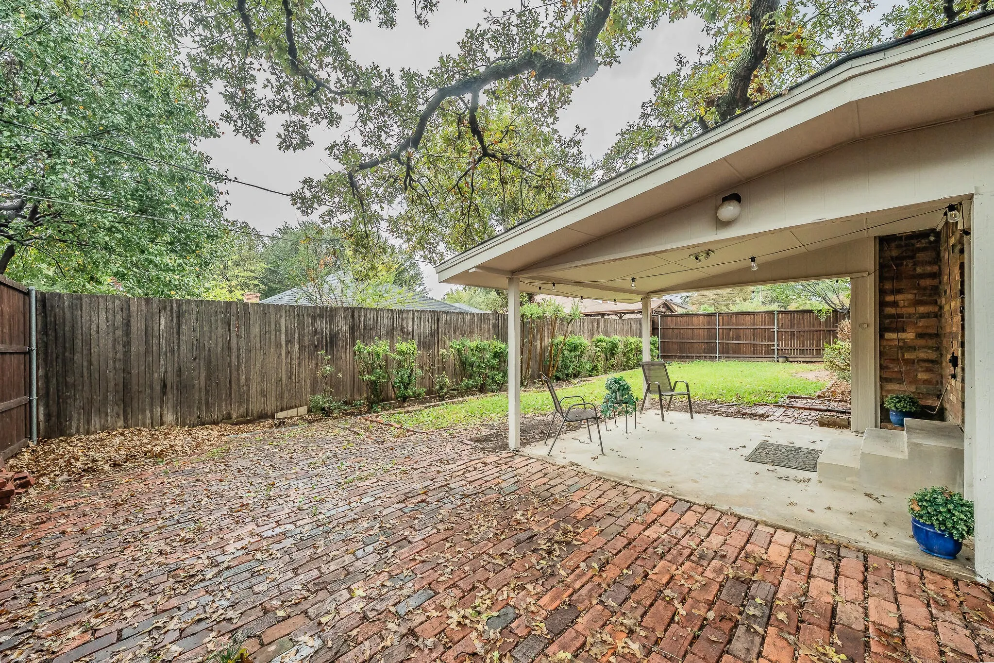 Single Family Residence For Sale in Tarrant County , 917 Bucknell Drive, Arlington, Texas 76012, 3 Bedroom, 2 Bathroom, 2 Garage spaces, 1,929 Sqft, built in 1978, mls#21300364, Real Estate Agent in Arlington, Homes For Sale in Tarrant county, Homes For Sale in Arlington, Realtor in Arlington Texas, Real Estate Brokerage Independent Realty Texas, Luminita Cordes Realtor