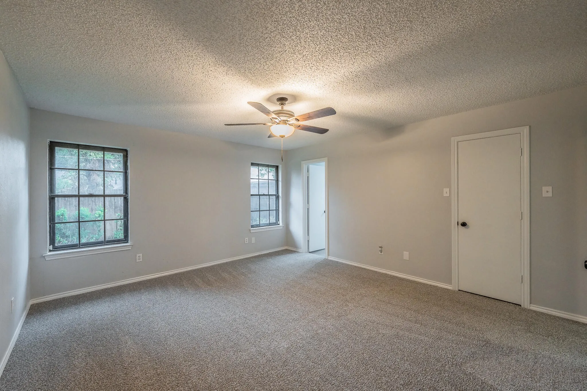 Single Family Residence For Sale in Tarrant County , 917 Bucknell Drive, Arlington, Texas 76012, 3 Bedroom, 2 Bathroom, 2 Garage spaces, 1,929 Sqft, built in 1978, mls#21300364, Real Estate Agent in Arlington, Homes For Sale in Tarrant county, Homes For Sale in Arlington, Realtor in Arlington Texas, Real Estate Brokerage Independent Realty Texas, Luminita Cordes Realtor