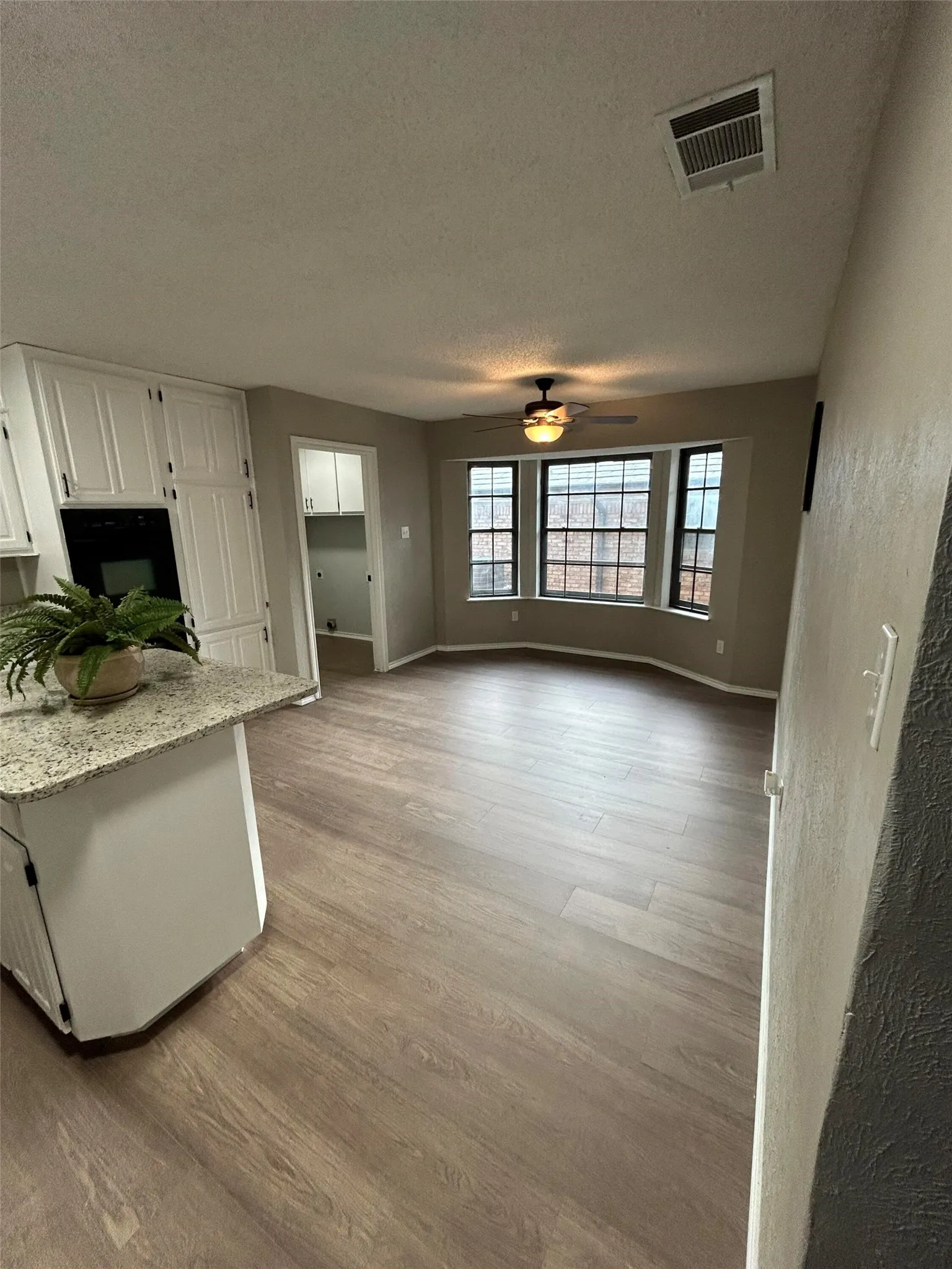 Single Family Residence For Sale in Tarrant County , 917 Bucknell Drive, Arlington, Texas 76012, 3 Bedroom, 2 Bathroom, 2 Garage spaces, 1,929 Sqft, built in 1978, mls#21300364, Real Estate Agent in Arlington, Homes For Sale in Tarrant county, Homes For Sale in Arlington, Realtor in Arlington Texas, Real Estate Brokerage Independent Realty Texas, Luminita Cordes Realtor