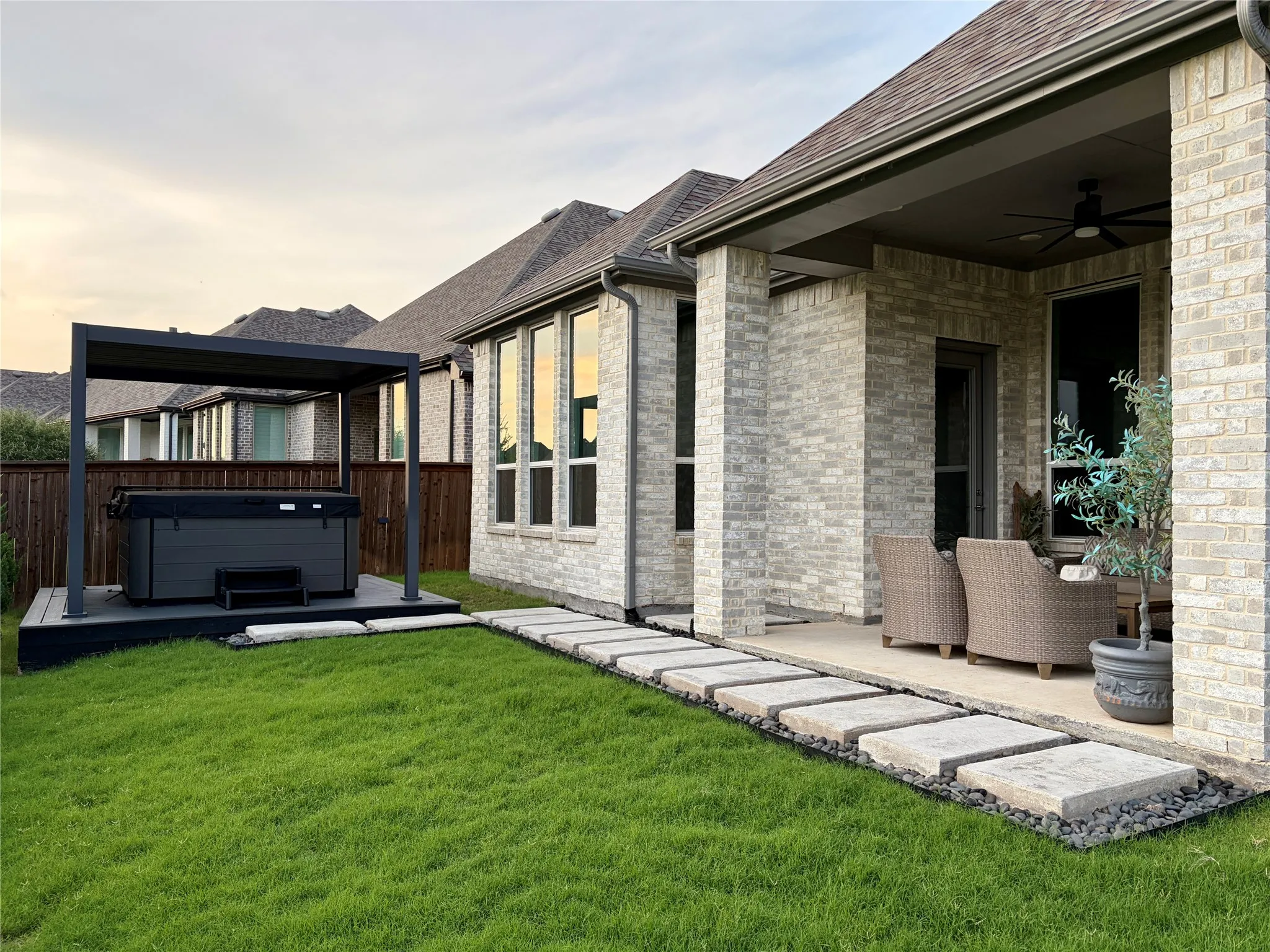Single Family Residence For Sale in Rockwall County , 516 Melody Meadow Drive, Rockwall, Texas 75087, 4 Bedroom, 5 Bathroom, 3 Garage spaces, 3,069 Sqft, built in 2022, mls#21276121, Real Estate Agent in Rockwall, Homes For Sale in Rockwall county, Homes For Sale in Rockwall, Realtor in Rockwall Texas, Real Estate Brokerage Independent Realty Texas, Luminita Cordes Realtor