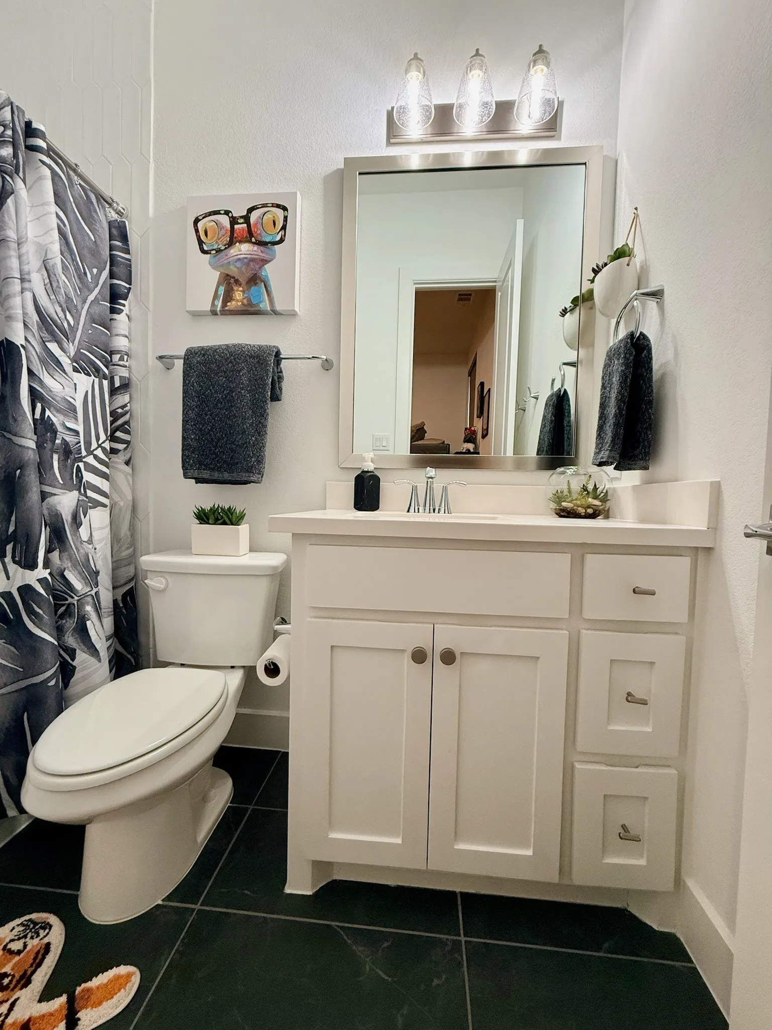 Secondary bathroom ensuite