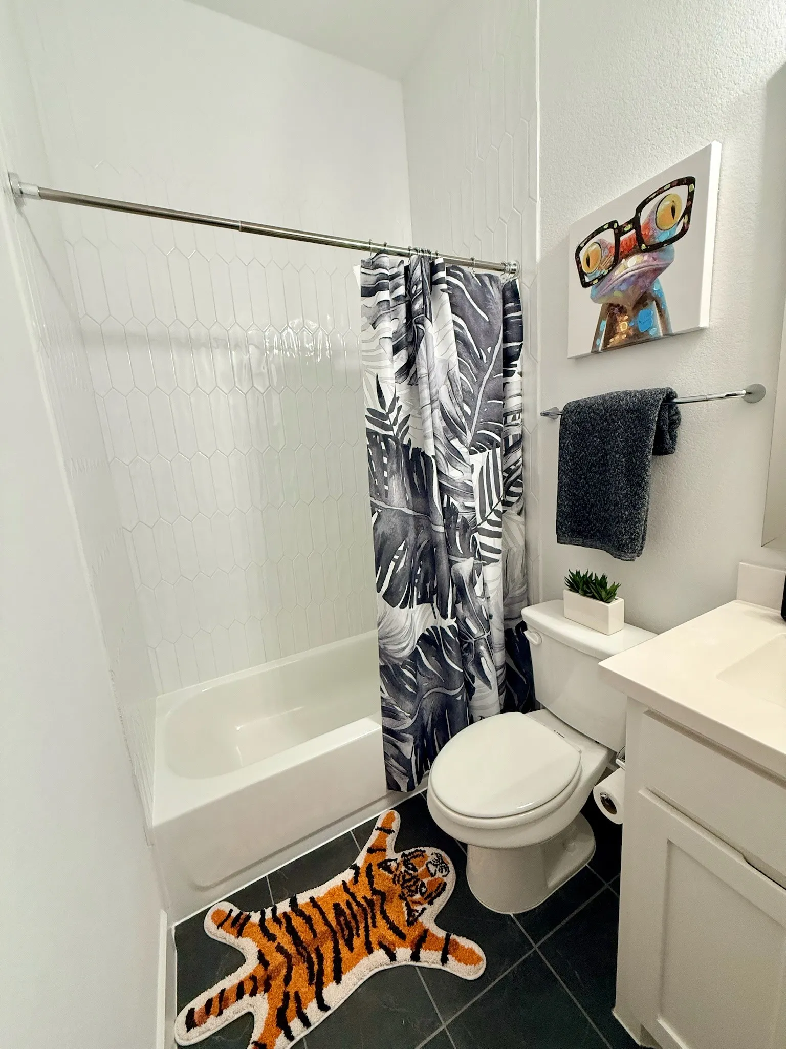 Secondary bathroom ensuite