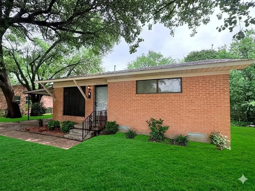 Single Family Residence For Sale in Dallas County , 1004 Powell Road, Mesquite, Texas 75149, 3 Bedroom, 2 Bathroom, Garage spaces, 1,239 Sqft, built in 1954, mls#21296940, Real Estate Agent in Mesquite, Homes For Sale in Dallas county, Homes For Sale in Mesquite, Realtor in Mesquite Texas, Real Estate Brokerage Independent Realty Texas, Luminita Cordes Realtor