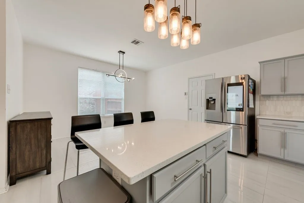 Refrigerator Stays with kitchen!