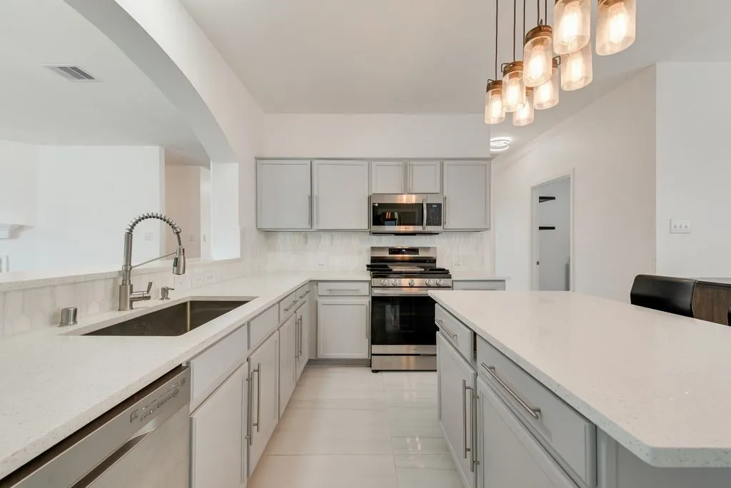 Beautiful, gleaming kitchen!