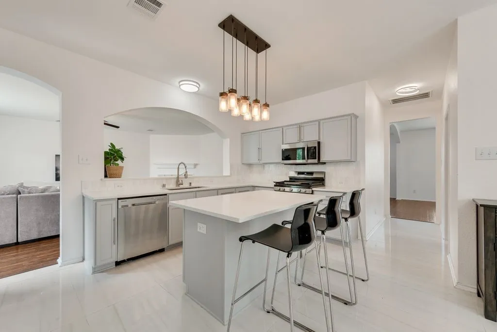 Beautiful, gleaming kitchen!