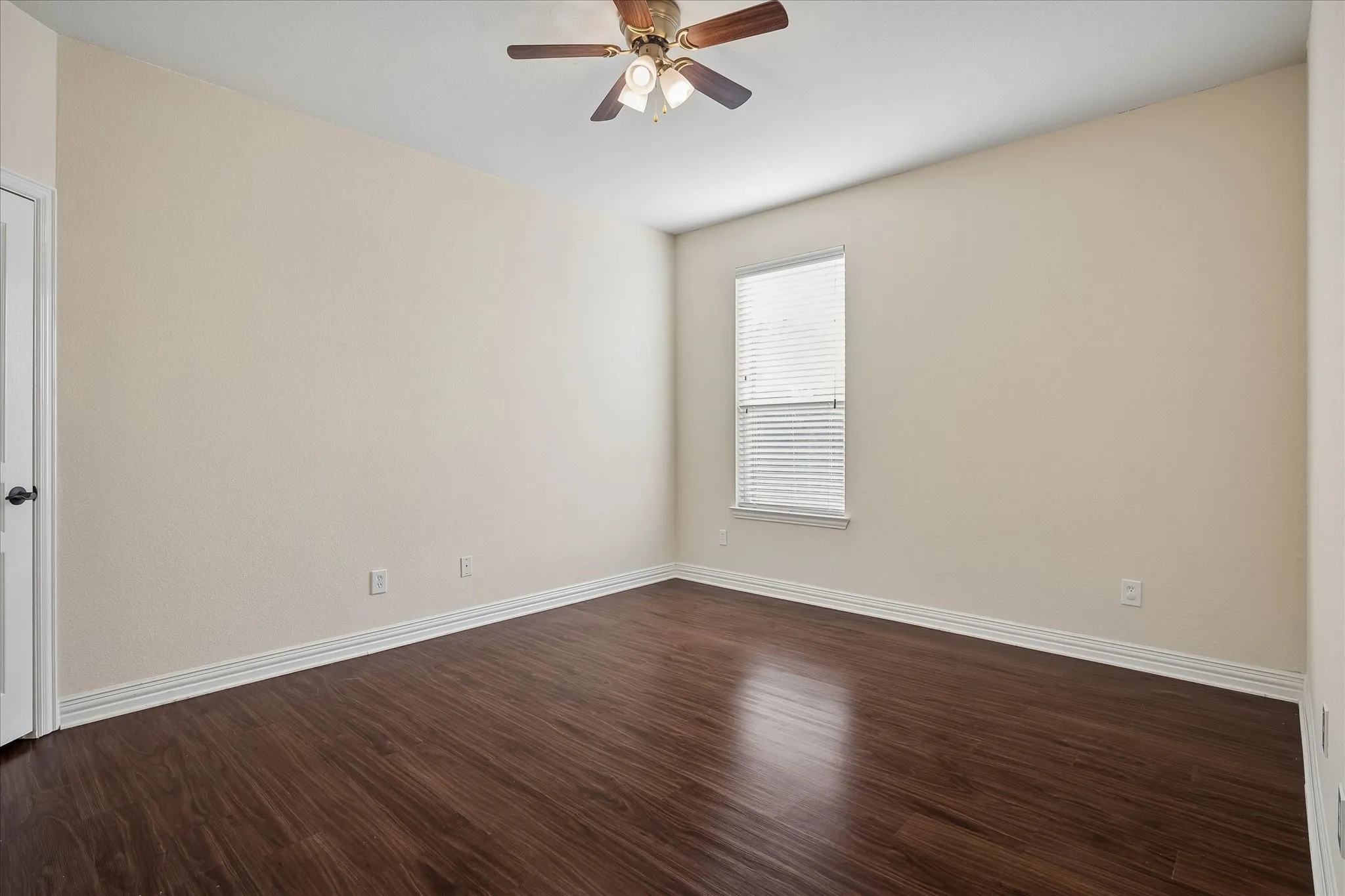 Single Family Residence For Rent in Denton County , 223 Aspen Lane, Frisco, Texas 75036, 4 Bedroom, 4 Bathroom, 2 Garage spaces, 2,975 Sqft, built in 2010, mls#21293928, Real Estate Agent in Frisco, Homes For Rent in Denton county, Homes For Rent in Frisco, Realtor in Frisco Texas, Real Estate Brokerage Independent Realty Texas, Luminita Cordes Realtor
