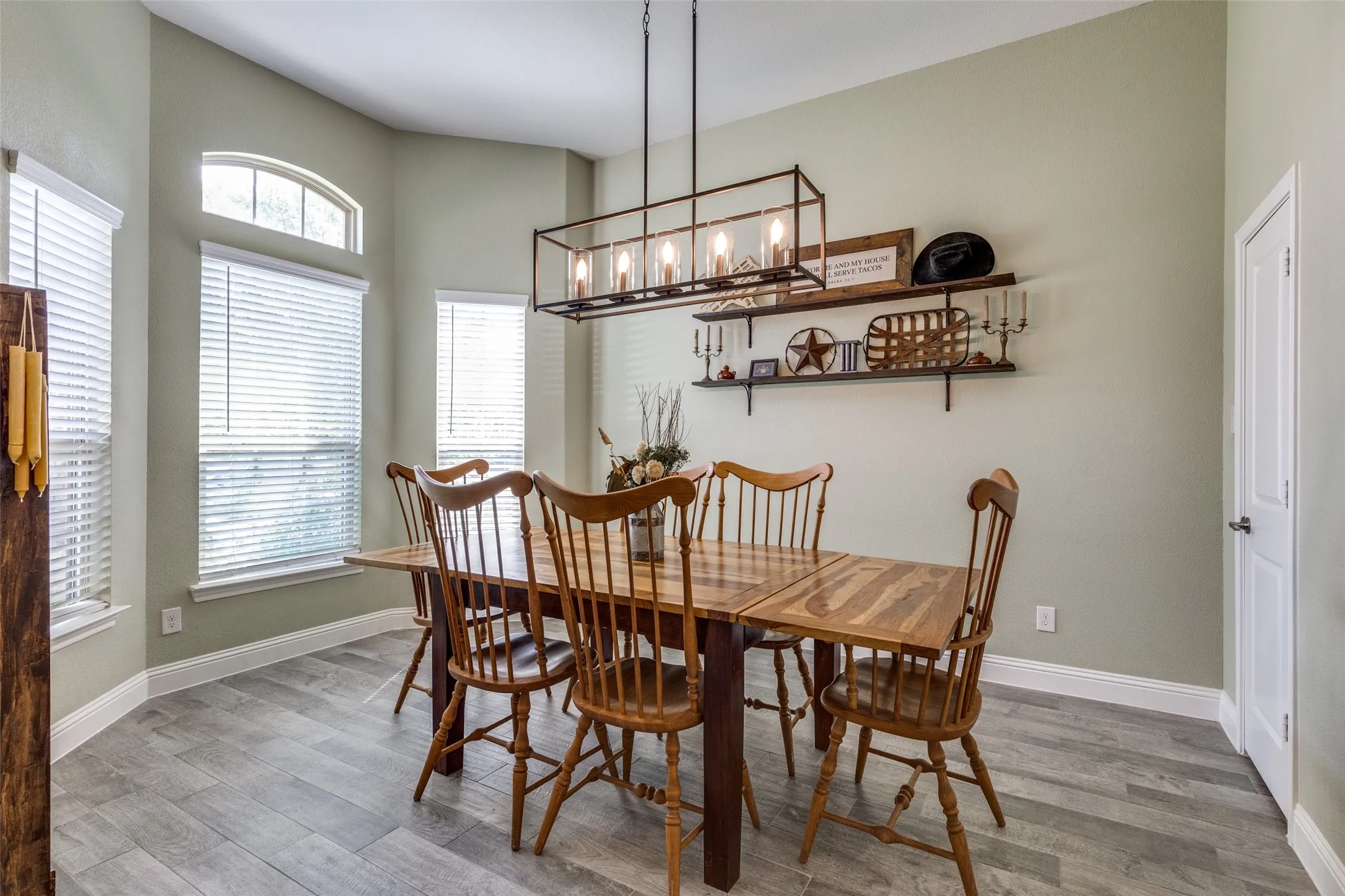 Single Family Residence For Rent in Tarrant County , 672 Harris Ridge Drive, Arlington, Texas 76002, 4 Bedroom, 3 Bathroom, 2 Garage spaces, 3,218 Sqft, built in 2019, mls#21300350, Real Estate Agent in Arlington, Homes For Rent in Tarrant county, Homes For Rent in Arlington, Realtor in Arlington Texas, Real Estate Brokerage Independent Realty Texas, Luminita Cordes Realtor