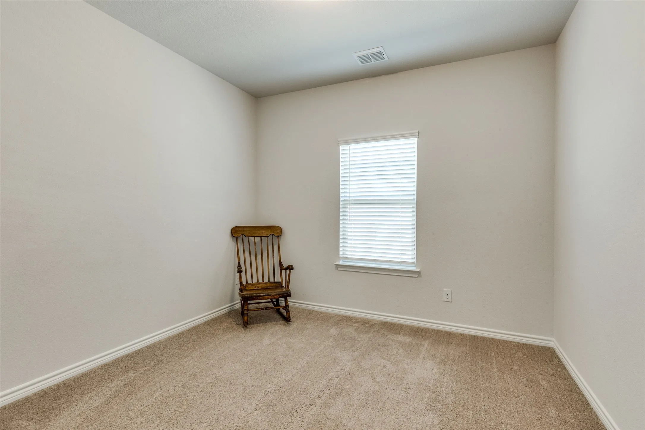 Single Family Residence For Rent in Tarrant County , 672 Harris Ridge Drive, Arlington, Texas 76002, 4 Bedroom, 3 Bathroom, 2 Garage spaces, 3,218 Sqft, built in 2019, mls#21300350, Real Estate Agent in Arlington, Homes For Rent in Tarrant county, Homes For Rent in Arlington, Realtor in Arlington Texas, Real Estate Brokerage Independent Realty Texas, Luminita Cordes Realtor
