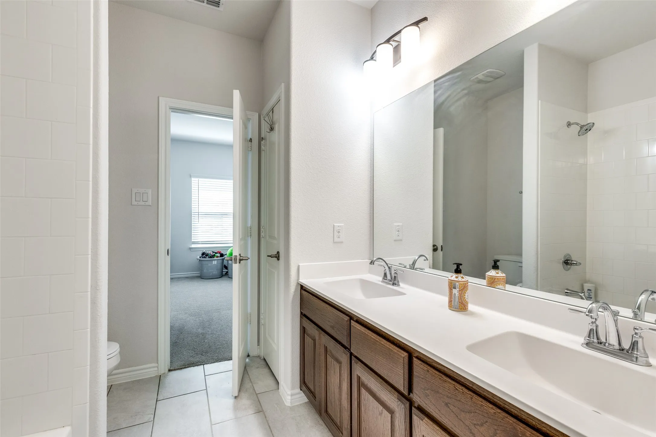 Single Family Residence For Rent in Tarrant County , 672 Harris Ridge Drive, Arlington, Texas 76002, 4 Bedroom, 3 Bathroom, 2 Garage spaces, 3,218 Sqft, built in 2019, mls#21300350, Real Estate Agent in Arlington, Homes For Rent in Tarrant county, Homes For Rent in Arlington, Realtor in Arlington Texas, Real Estate Brokerage Independent Realty Texas, Luminita Cordes Realtor