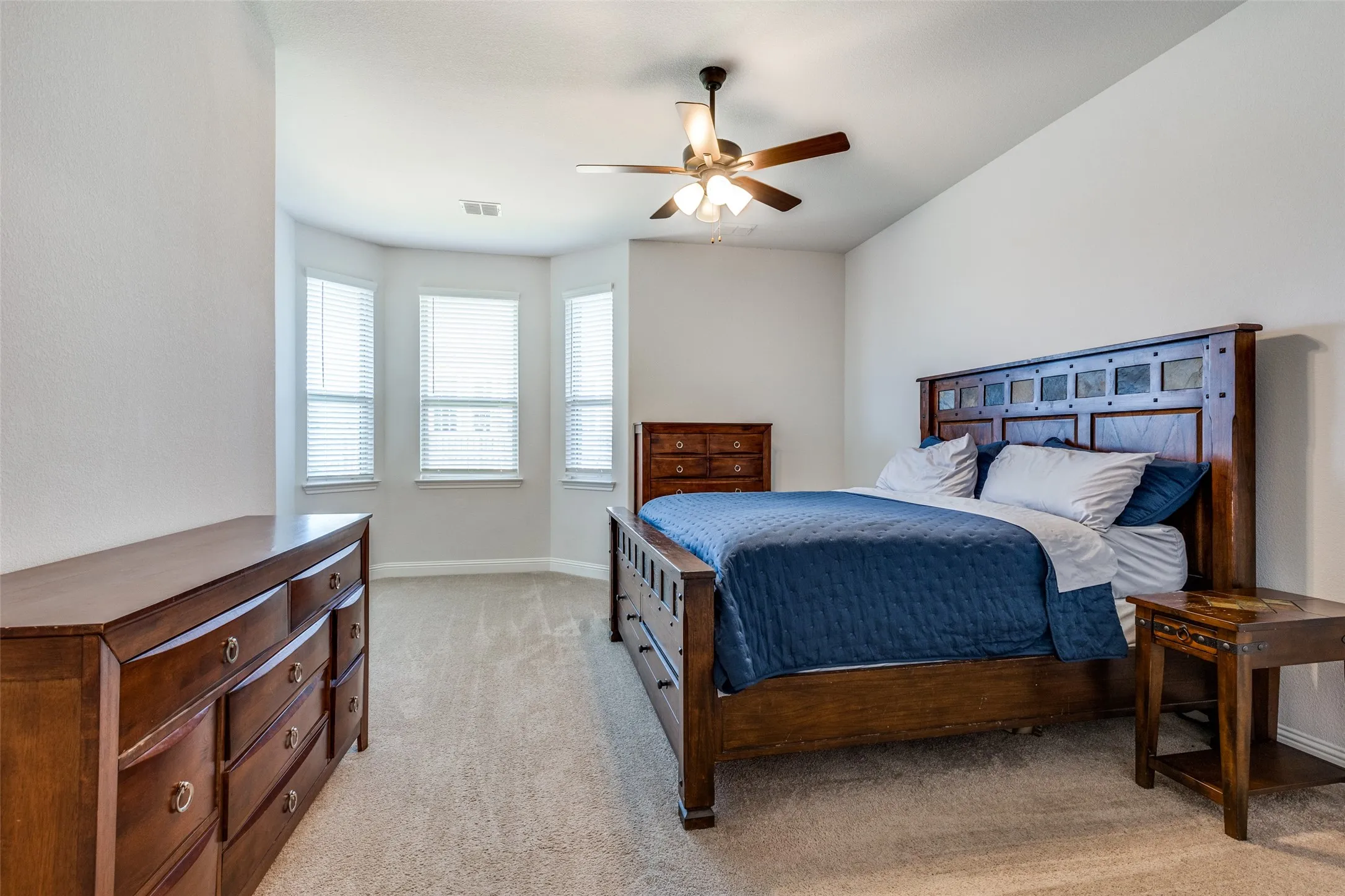 Single Family Residence For Rent in Tarrant County , 672 Harris Ridge Drive, Arlington, Texas 76002, 4 Bedroom, 3 Bathroom, 2 Garage spaces, 3,218 Sqft, built in 2019, mls#21300350, Real Estate Agent in Arlington, Homes For Rent in Tarrant county, Homes For Rent in Arlington, Realtor in Arlington Texas, Real Estate Brokerage Independent Realty Texas, Luminita Cordes Realtor