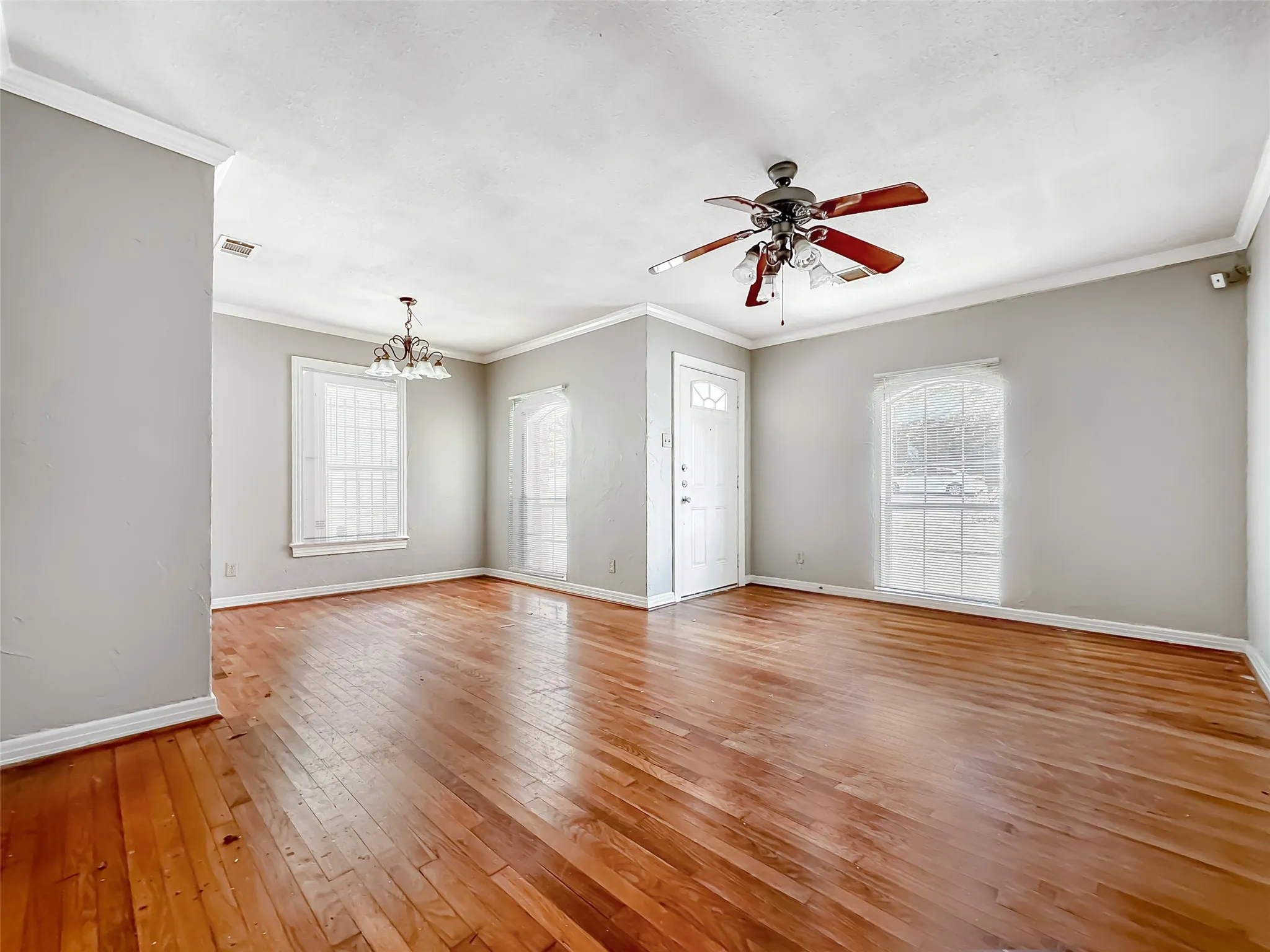 Single Family Residence For Rent in Dallas County , 6340 Parkdale Drive, Dallas, Texas 75227, 3 Bedroom, 2 Bathroom, 1 Garage spaces, 1,287 Sqft, built in 1948, mls#21293386, Real Estate Agent in Dallas, Homes For Rent in Dallas county, Homes For Rent in Dallas, Realtor in Dallas Texas, Real Estate Brokerage Independent Realty Texas, Luminita Cordes Realtor