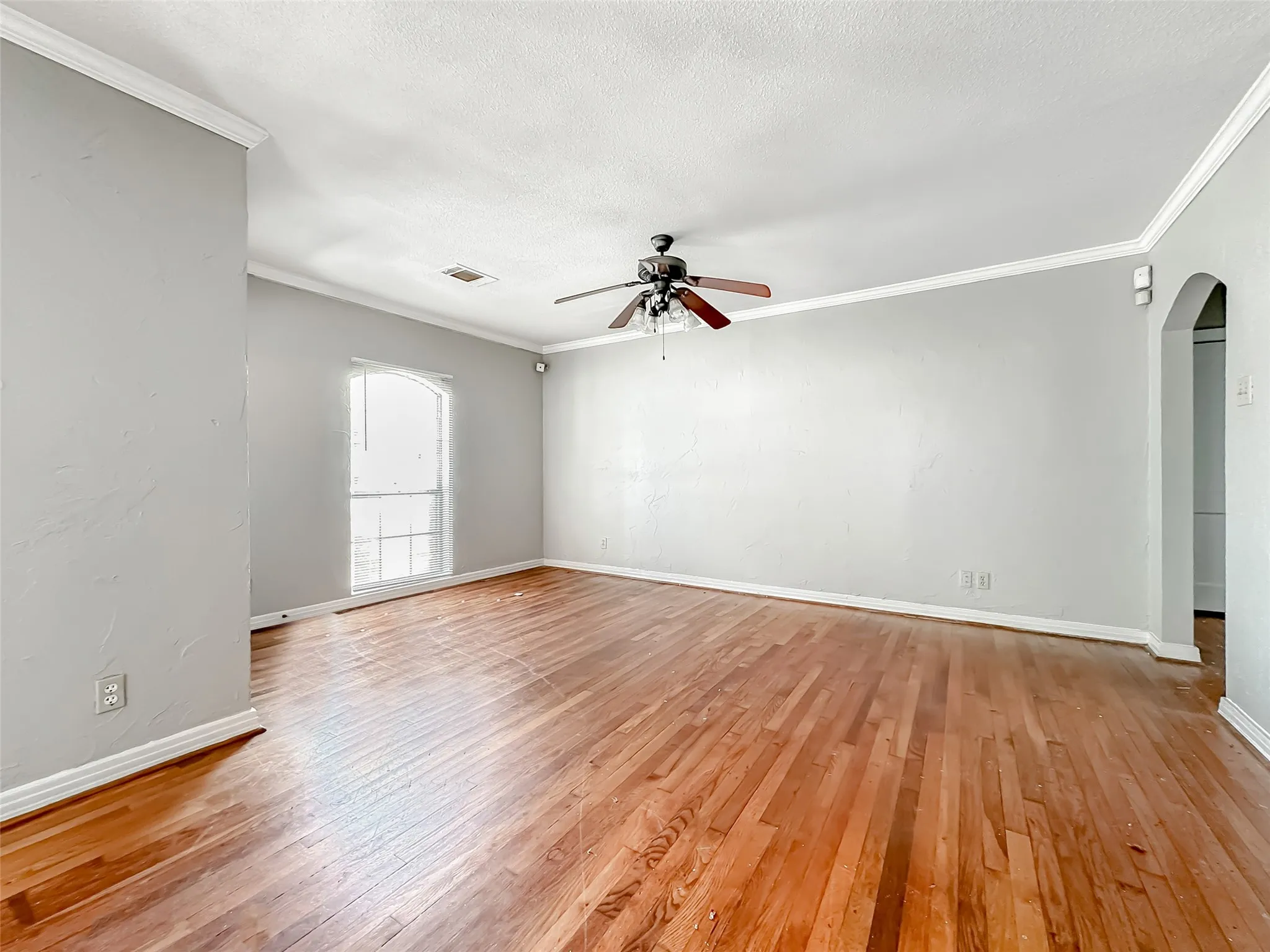 Single Family Residence For Rent in Dallas County , 6340 Parkdale Drive, Dallas, Texas 75227, 3 Bedroom, 2 Bathroom, 1 Garage spaces, 1,287 Sqft, built in 1948, mls#21293386, Real Estate Agent in Dallas, Homes For Rent in Dallas county, Homes For Rent in Dallas, Realtor in Dallas Texas, Real Estate Brokerage Independent Realty Texas, Luminita Cordes Realtor