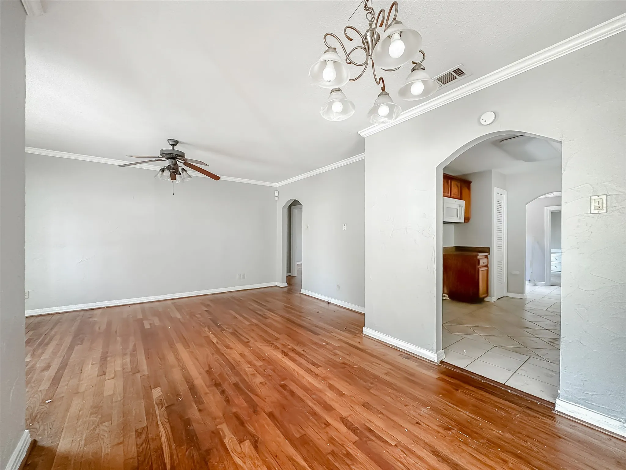 Single Family Residence For Rent in Dallas County , 6340 Parkdale Drive, Dallas, Texas 75227, 3 Bedroom, 2 Bathroom, 1 Garage spaces, 1,287 Sqft, built in 1948, mls#21293386, Real Estate Agent in Dallas, Homes For Rent in Dallas county, Homes For Rent in Dallas, Realtor in Dallas Texas, Real Estate Brokerage Independent Realty Texas, Luminita Cordes Realtor