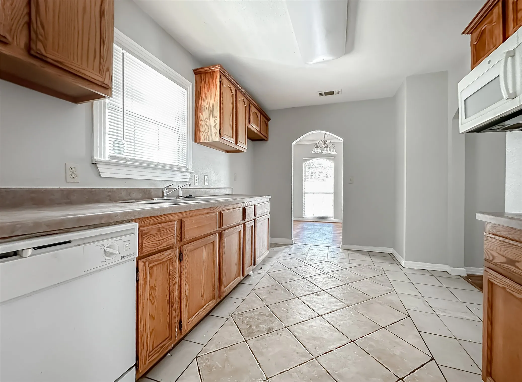 Single Family Residence For Rent in Dallas County , 6340 Parkdale Drive, Dallas, Texas 75227, 3 Bedroom, 2 Bathroom, 1 Garage spaces, 1,287 Sqft, built in 1948, mls#21293386, Real Estate Agent in Dallas, Homes For Rent in Dallas county, Homes For Rent in Dallas, Realtor in Dallas Texas, Real Estate Brokerage Independent Realty Texas, Luminita Cordes Realtor