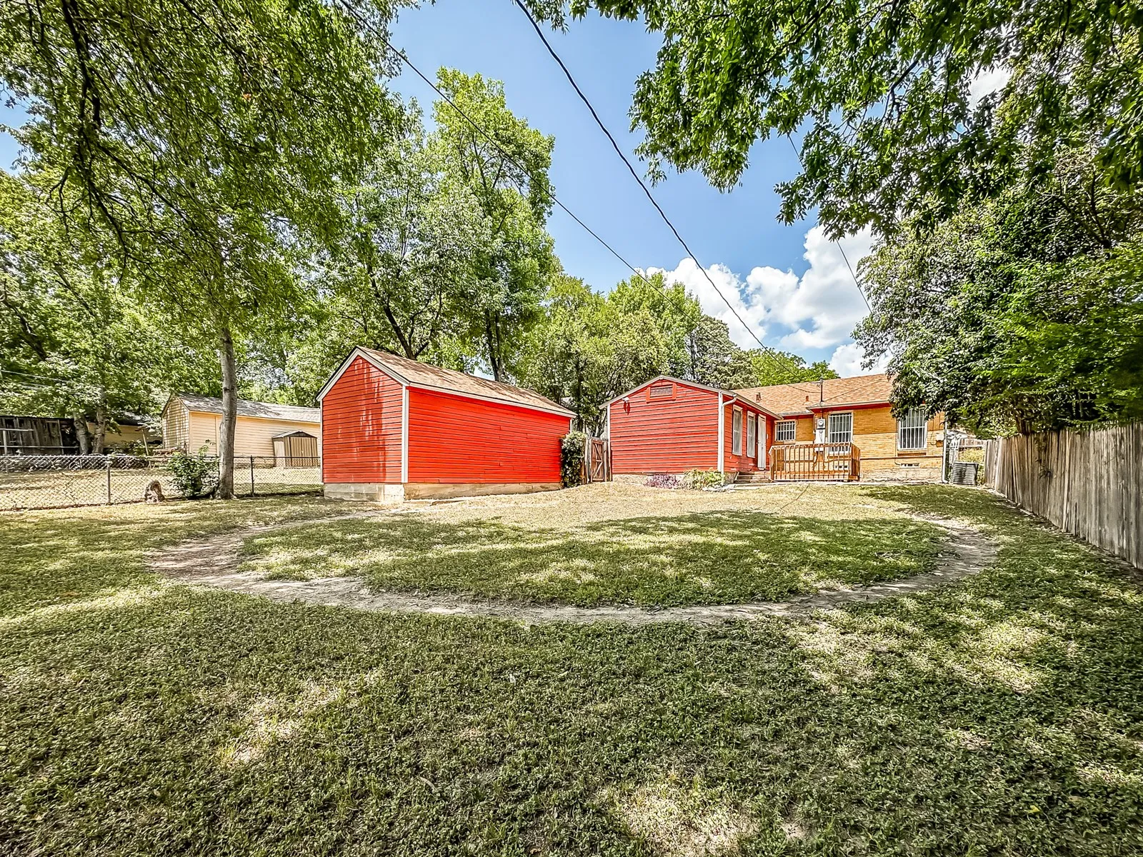 Single Family Residence For Rent in Dallas County , 6340 Parkdale Drive, Dallas, Texas 75227, 3 Bedroom, 2 Bathroom, 1 Garage spaces, 1,287 Sqft, built in 1948, mls#21293386, Real Estate Agent in Dallas, Homes For Rent in Dallas county, Homes For Rent in Dallas, Realtor in Dallas Texas, Real Estate Brokerage Independent Realty Texas, Luminita Cordes Realtor