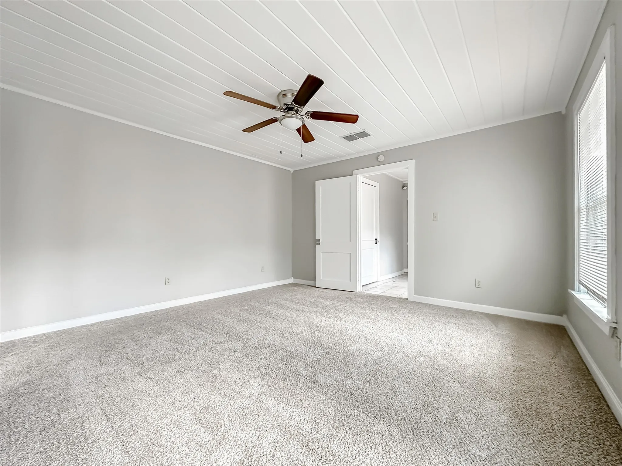 Single Family Residence For Rent in Dallas County , 6340 Parkdale Drive, Dallas, Texas 75227, 3 Bedroom, 2 Bathroom, 1 Garage spaces, 1,287 Sqft, built in 1948, mls#21293386, Real Estate Agent in Dallas, Homes For Rent in Dallas county, Homes For Rent in Dallas, Realtor in Dallas Texas, Real Estate Brokerage Independent Realty Texas, Luminita Cordes Realtor