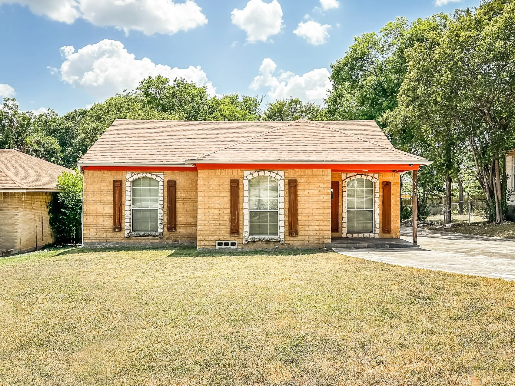 Single Family Residence For Rent in Dallas County , 6340 Parkdale Drive, Dallas, Texas 75227, 3 Bedroom, 2 Bathroom, 1 Garage spaces, 1,287 Sqft, built in 1948, mls#21293386, Real Estate Agent in Dallas, Homes For Rent in Dallas county, Homes For Rent in Dallas, Realtor in Dallas Texas, Real Estate Brokerage Independent Realty Texas, Luminita Cordes Realtor