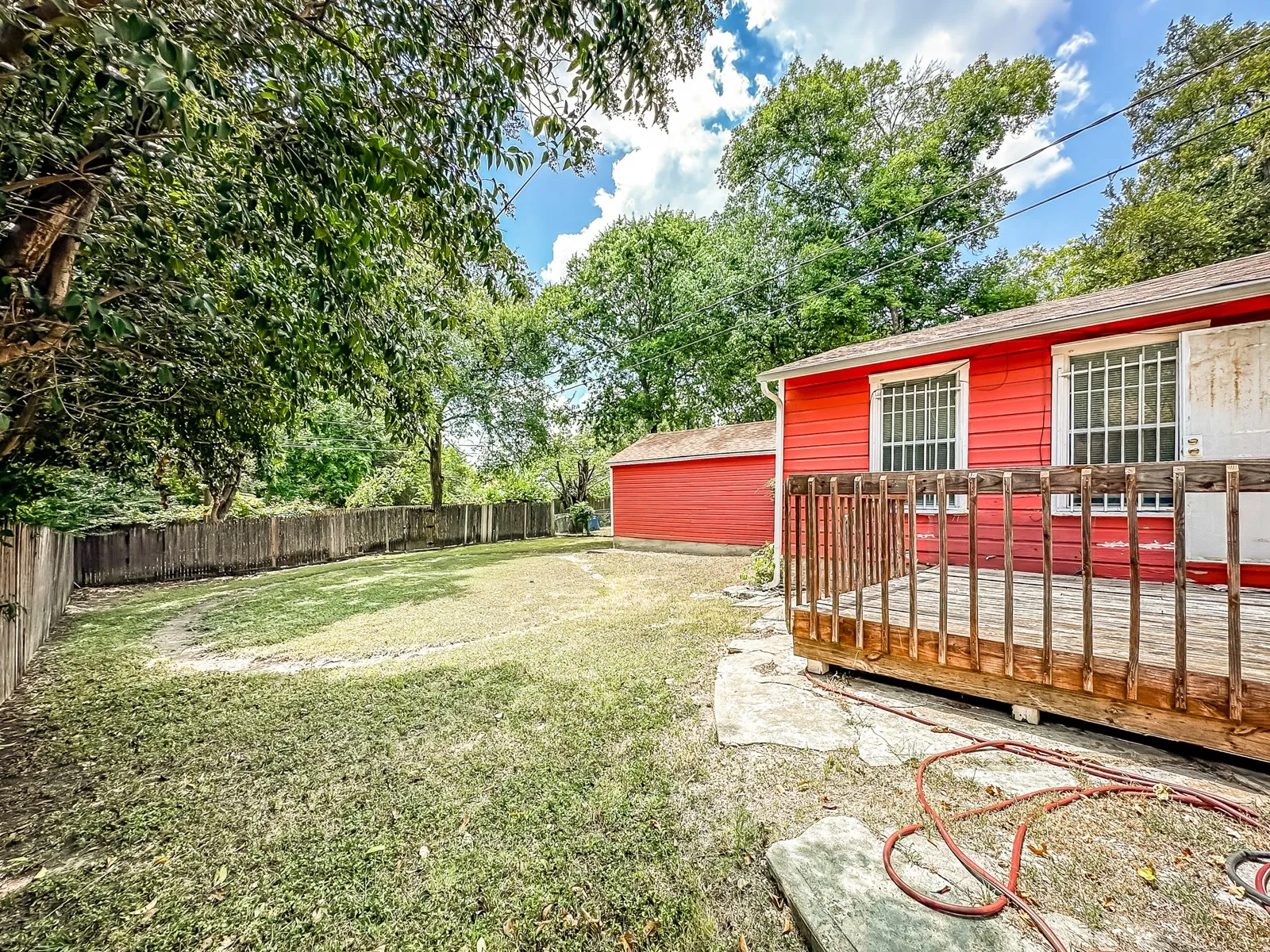 Single Family Residence For Rent in Dallas County , 6340 Parkdale Drive, Dallas, Texas 75227, 3 Bedroom, 2 Bathroom, 1 Garage spaces, 1,287 Sqft, built in 1948, mls#21293386, Real Estate Agent in Dallas, Homes For Rent in Dallas county, Homes For Rent in Dallas, Realtor in Dallas Texas, Real Estate Brokerage Independent Realty Texas, Luminita Cordes Realtor