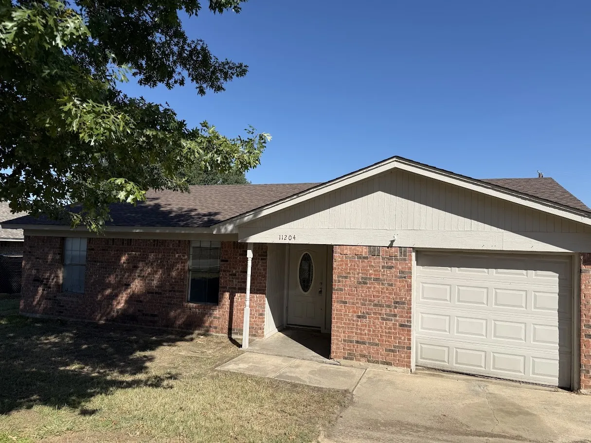 Single Family Residence For Sale in Tarrant County , 11204 Liberty School Road, Pelican Bay, Texas 76020, 3 Bedroom, 2 Bathroom, 1 Garage spaces, 1,088 Sqft, built in 1987, mls#21299526, Real Estate Agent in Pelican Bay, Homes For Sale in Tarrant county, Homes For Sale in Pelican Bay, Realtor in Pelican Bay Texas, Real Estate Brokerage Independent Realty Texas, Luminita Cordes Realtor