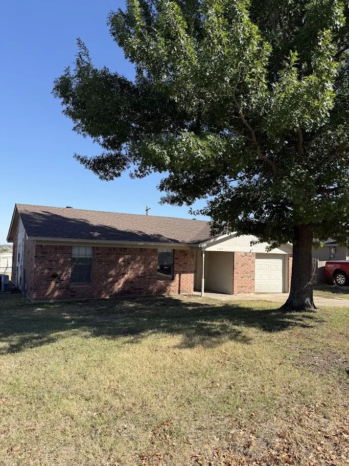 Single Family Residence For Sale in Tarrant County , 11204 Liberty School Road, Pelican Bay, Texas 76020, 3 Bedroom, 2 Bathroom, 1 Garage spaces, 1,088 Sqft, built in 1987, mls#21299526, Real Estate Agent in Pelican Bay, Homes For Sale in Tarrant county, Homes For Sale in Pelican Bay, Realtor in Pelican Bay Texas, Real Estate Brokerage Independent Realty Texas, Luminita Cordes Realtor