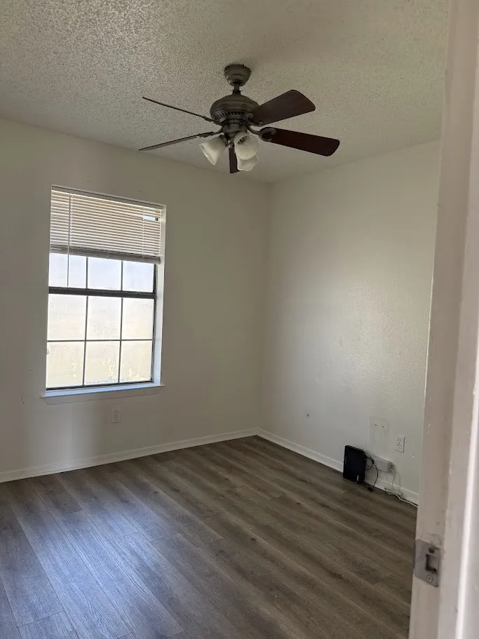 Single Family Residence For Sale in Tarrant County , 11204 Liberty School Road, Pelican Bay, Texas 76020, 3 Bedroom, 2 Bathroom, 1 Garage spaces, 1,088 Sqft, built in 1987, mls#21299526, Real Estate Agent in Pelican Bay, Homes For Sale in Tarrant county, Homes For Sale in Pelican Bay, Realtor in Pelican Bay Texas, Real Estate Brokerage Independent Realty Texas, Luminita Cordes Realtor
