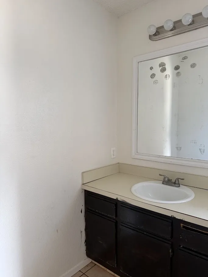 Single Family Residence For Sale in Tarrant County , 11204 Liberty School Road, Pelican Bay, Texas 76020, 3 Bedroom, 2 Bathroom, 1 Garage spaces, 1,088 Sqft, built in 1987, mls#21299526, Real Estate Agent in Pelican Bay, Homes For Sale in Tarrant county, Homes For Sale in Pelican Bay, Realtor in Pelican Bay Texas, Real Estate Brokerage Independent Realty Texas, Luminita Cordes Realtor