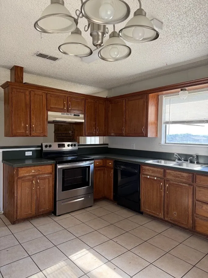 Single Family Residence For Sale in Tarrant County , 11204 Liberty School Road, Pelican Bay, Texas 76020, 3 Bedroom, 2 Bathroom, 1 Garage spaces, 1,088 Sqft, built in 1987, mls#21299526, Real Estate Agent in Pelican Bay, Homes For Sale in Tarrant county, Homes For Sale in Pelican Bay, Realtor in Pelican Bay Texas, Real Estate Brokerage Independent Realty Texas, Luminita Cordes Realtor