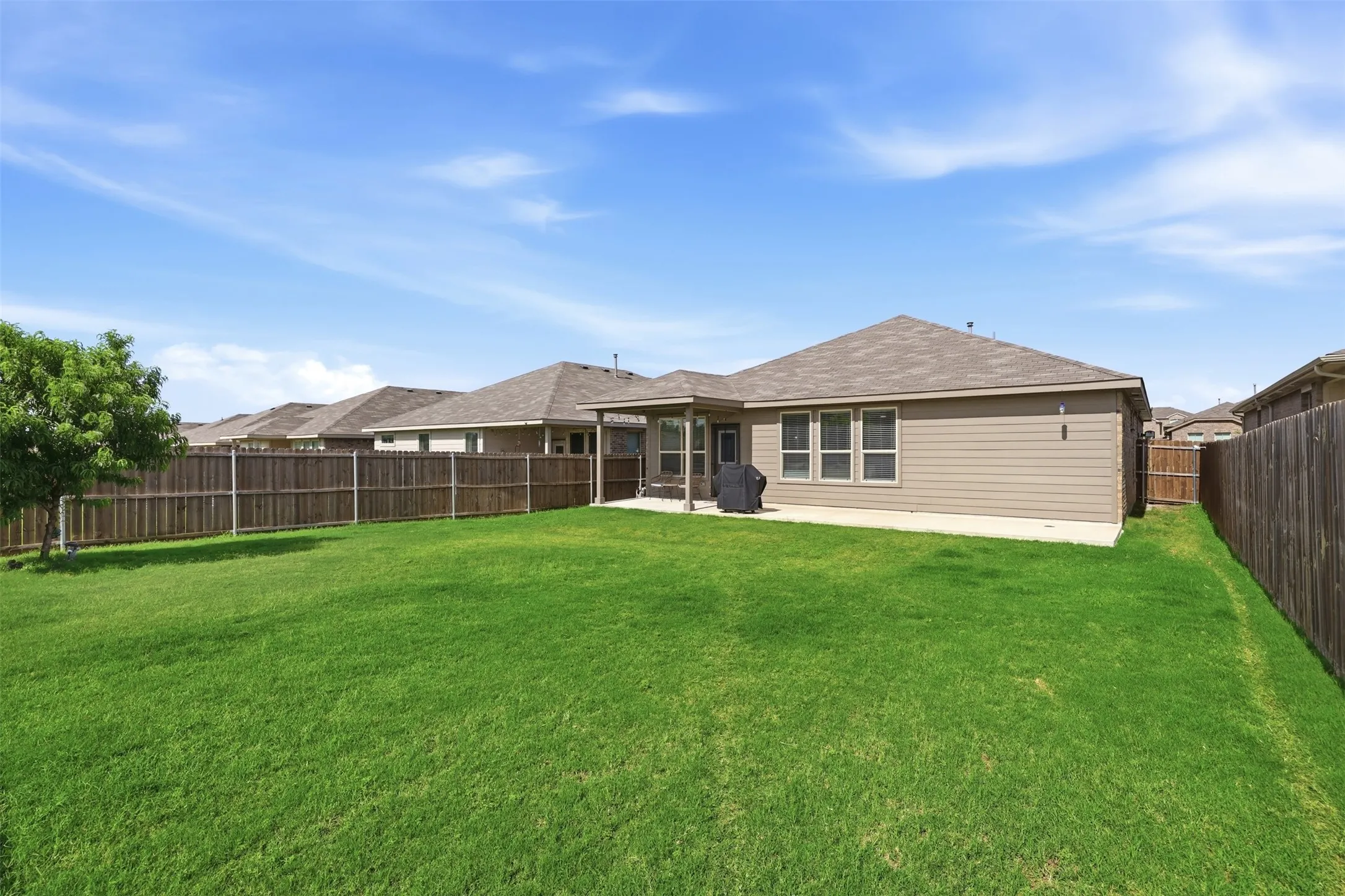 Single Family Residence For Sale in Parker County , 2341 Waggoner Ranch Drive, Weatherford, Texas 76087, 3 Bedroom, 2 Bathroom, 2 Garage spaces, 1,656 Sqft, built in 2022, mls#21300338, Real Estate Agent in Weatherford, Homes For Sale in Parker county, Homes For Sale in Weatherford, Realtor in Weatherford Texas, Real Estate Brokerage Independent Realty Texas, Luminita Cordes Realtor