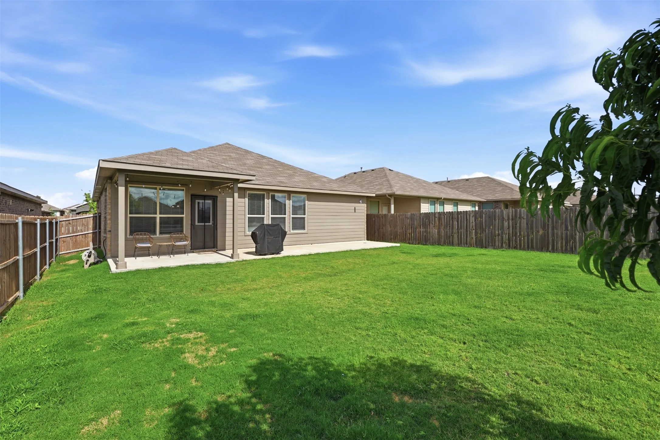 Single Family Residence For Sale in Parker County , 2341 Waggoner Ranch Drive, Weatherford, Texas 76087, 3 Bedroom, 2 Bathroom, 2 Garage spaces, 1,656 Sqft, built in 2022, mls#21300338, Real Estate Agent in Weatherford, Homes For Sale in Parker county, Homes For Sale in Weatherford, Realtor in Weatherford Texas, Real Estate Brokerage Independent Realty Texas, Luminita Cordes Realtor