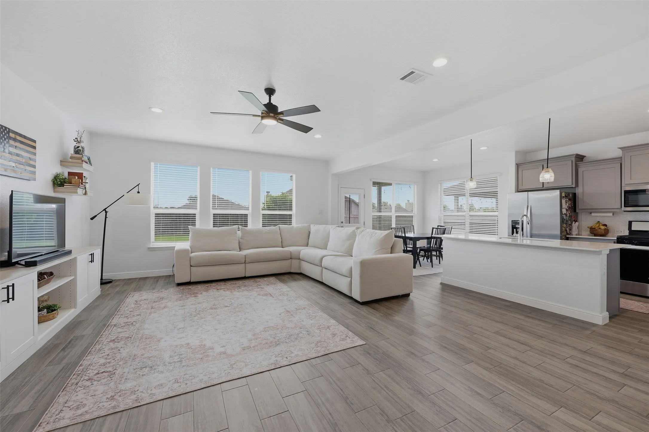 Single Family Residence For Sale in Parker County , 2341 Waggoner Ranch Drive, Weatherford, Texas 76087, 3 Bedroom, 2 Bathroom, 2 Garage spaces, 1,656 Sqft, built in 2022, mls#21300338, Real Estate Agent in Weatherford, Homes For Sale in Parker county, Homes For Sale in Weatherford, Realtor in Weatherford Texas, Real Estate Brokerage Independent Realty Texas, Luminita Cordes Realtor