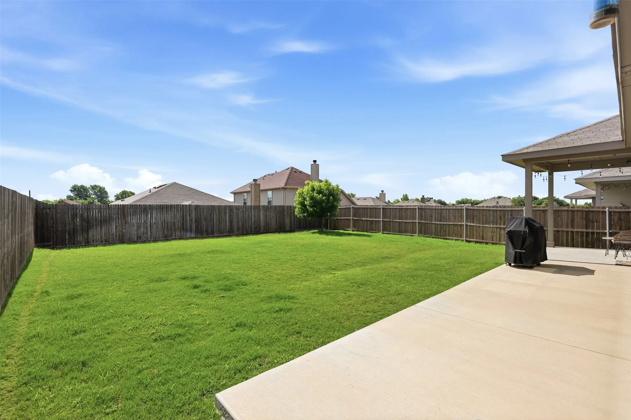 Single Family Residence For Sale in Parker County , 2341 Waggoner Ranch Drive, Weatherford, Texas 76087, 3 Bedroom, 2 Bathroom, 2 Garage spaces, 1,656 Sqft, built in 2022, mls#21300338, Real Estate Agent in Weatherford, Homes For Sale in Parker county, Homes For Sale in Weatherford, Realtor in Weatherford Texas, Real Estate Brokerage Independent Realty Texas, Luminita Cordes Realtor