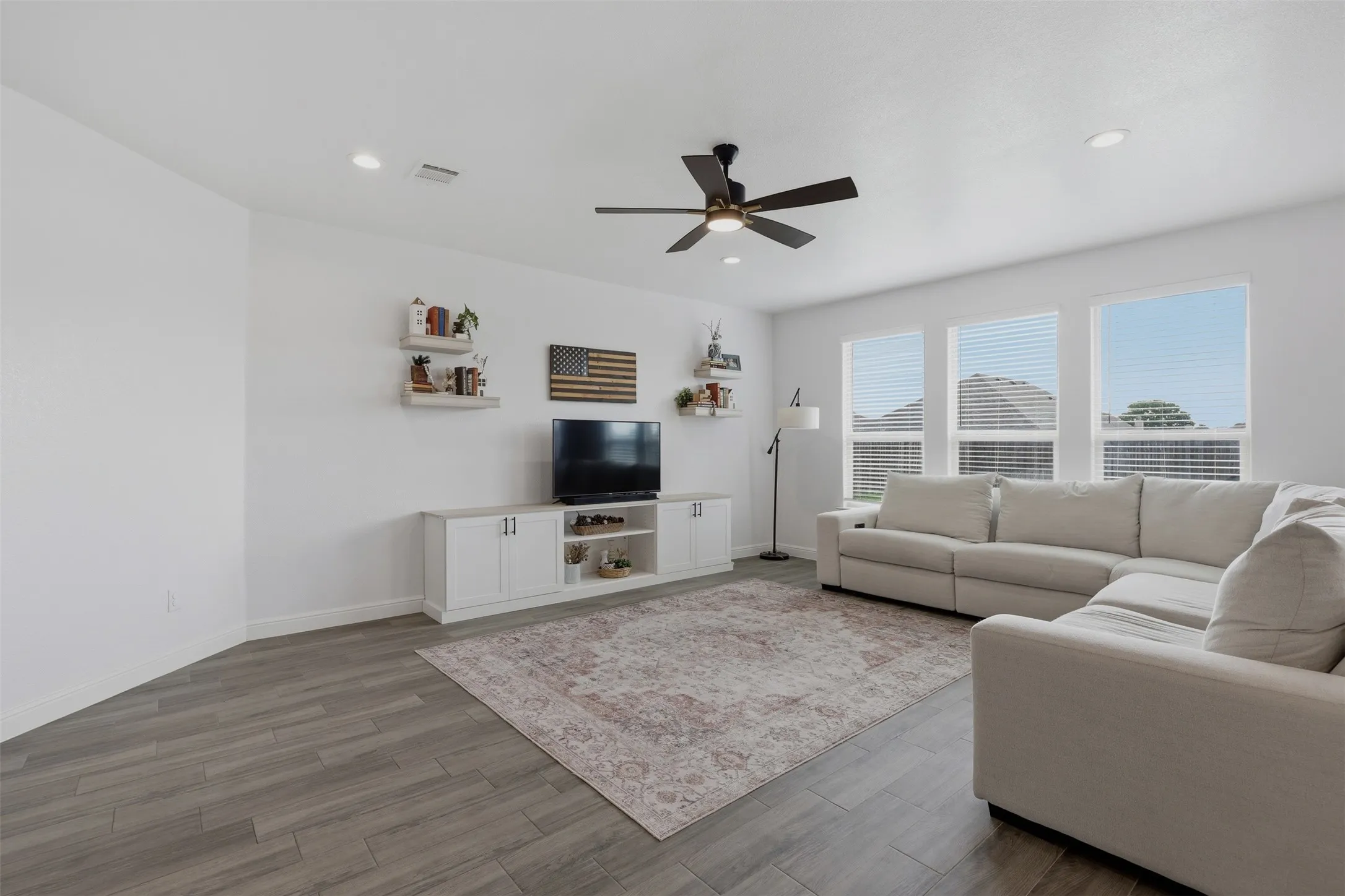 Single Family Residence For Sale in Parker County , 2341 Waggoner Ranch Drive, Weatherford, Texas 76087, 3 Bedroom, 2 Bathroom, 2 Garage spaces, 1,656 Sqft, built in 2022, mls#21300338, Real Estate Agent in Weatherford, Homes For Sale in Parker county, Homes For Sale in Weatherford, Realtor in Weatherford Texas, Real Estate Brokerage Independent Realty Texas, Luminita Cordes Realtor