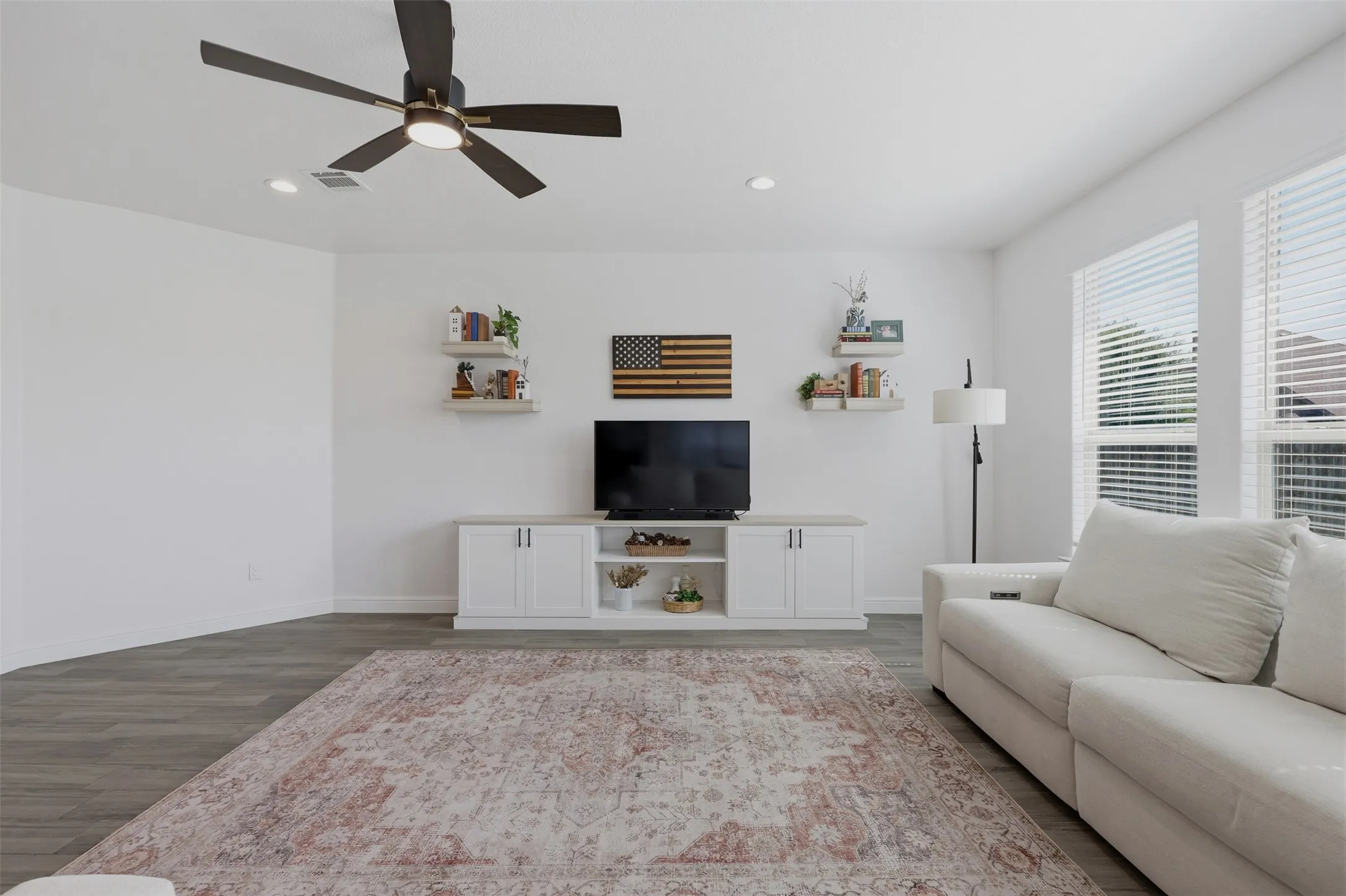 Single Family Residence For Sale in Parker County , 2341 Waggoner Ranch Drive, Weatherford, Texas 76087, 3 Bedroom, 2 Bathroom, 2 Garage spaces, 1,656 Sqft, built in 2022, mls#21300338, Real Estate Agent in Weatherford, Homes For Sale in Parker county, Homes For Sale in Weatherford, Realtor in Weatherford Texas, Real Estate Brokerage Independent Realty Texas, Luminita Cordes Realtor