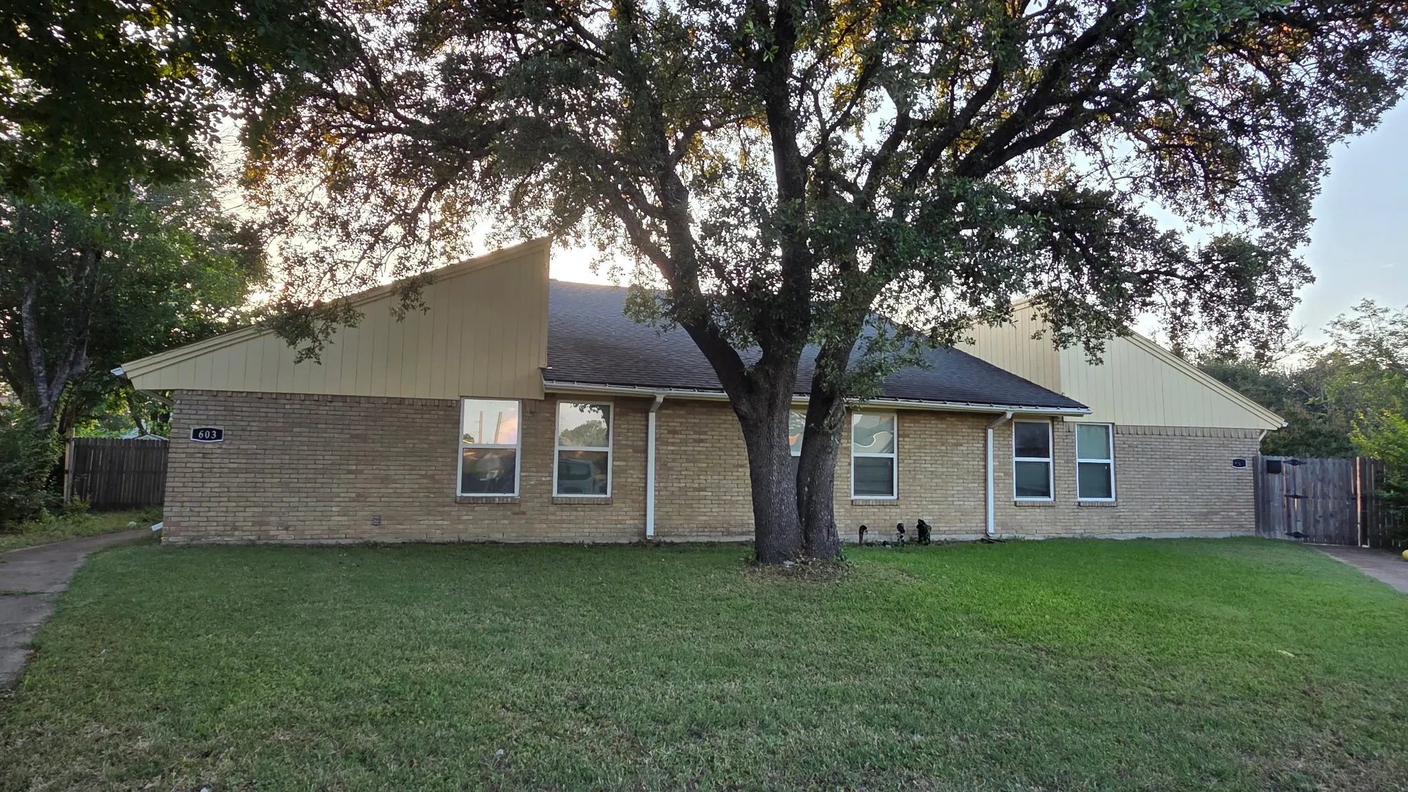 Duplex For Sale in Dallas County , 603 Woodhaven Place, Richardson, Texas 75081, 6 Bedroom, 6 Bathroom, Garage spaces, 0 Sqft, built in 1973, mls#21295036, Real Estate Agent in Richardson, Homes For Sale in Dallas county, Homes For Sale in Richardson, Realtor in Richardson Texas, Real Estate Brokerage Independent Realty Texas, Luminita Cordes Realtor