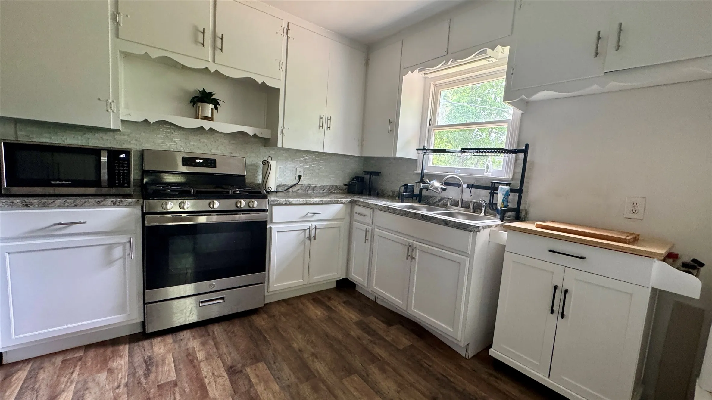 Single Family Residence For Sale in Tarrant County , 6724 Norma Street, Fort Worth, Texas 76112, 3 Bedroom, 2 Bathroom, 1 Garage spaces, 1,156 Sqft, built in 1954, mls#21300260, Real Estate Agent in Fort Worth, Homes For Sale in Tarrant county, Homes For Sale in Fort Worth, Realtor in Fort Worth Texas, Real Estate Brokerage Independent Realty Texas, Luminita Cordes Realtor