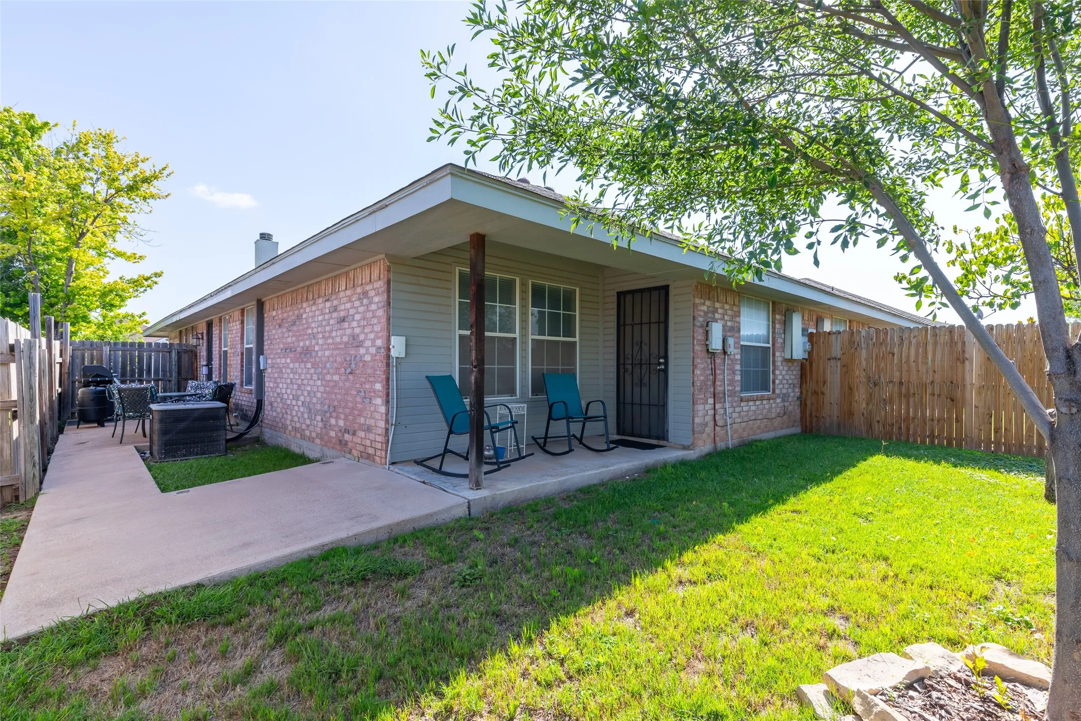 Duplex For Sale in Taylor County , 2133 Patriot Commons Road, Abilene, Texas 79601, 6 Bedroom, 4 Bathroom, 2 Garage spaces, 2,698 Sqft, built in 1999, mls#21296335, Real Estate Agent in Abilene, Homes For Sale in Taylor county, Homes For Sale in Abilene, Realtor in Abilene Texas, Real Estate Brokerage Independent Realty Texas, Luminita Cordes Realtor