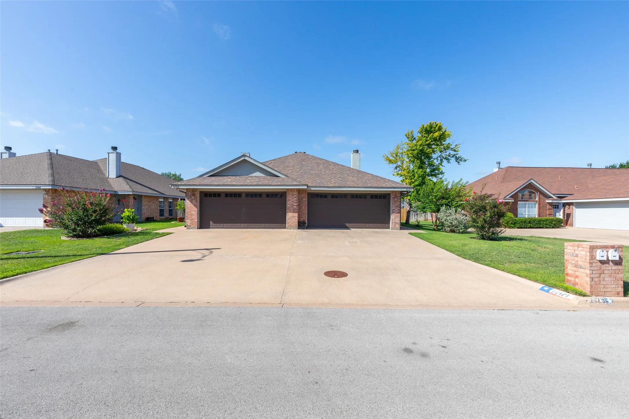 Duplex For Sale in Taylor County , 2133 Patriot Commons Road, Abilene, Texas 79601, 6 Bedroom, 4 Bathroom, 2 Garage spaces, 2,698 Sqft, built in 1999, mls#21296335, Real Estate Agent in Abilene, Homes For Sale in Taylor county, Homes For Sale in Abilene, Realtor in Abilene Texas, Real Estate Brokerage Independent Realty Texas, Luminita Cordes Realtor