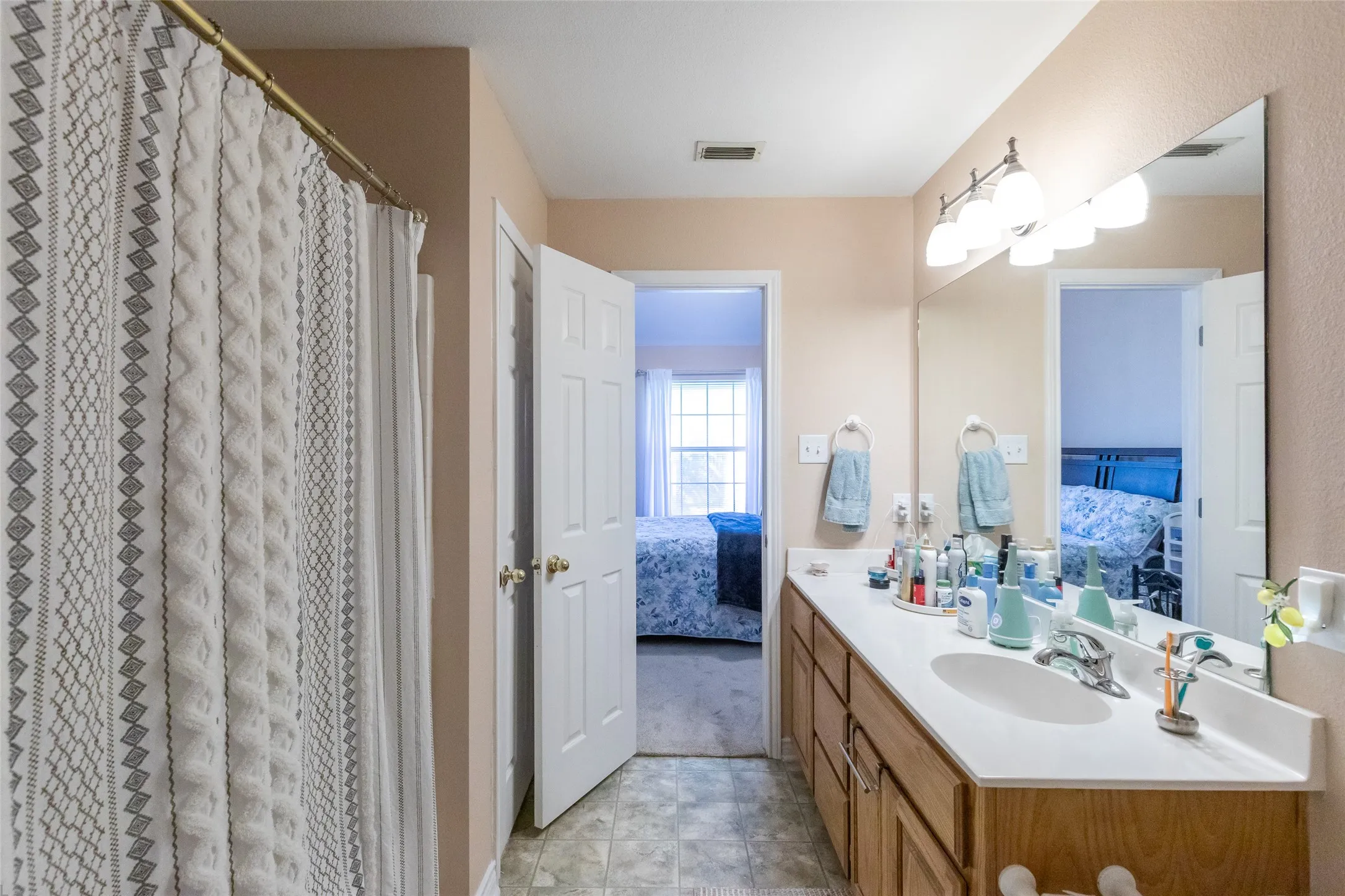 Duplex For Sale in Taylor County , 2133 Patriot Commons Road, Abilene, Texas 79601, 6 Bedroom, 4 Bathroom, 2 Garage spaces, 2,698 Sqft, built in 1999, mls#21296335, Real Estate Agent in Abilene, Homes For Sale in Taylor county, Homes For Sale in Abilene, Realtor in Abilene Texas, Real Estate Brokerage Independent Realty Texas, Luminita Cordes Realtor