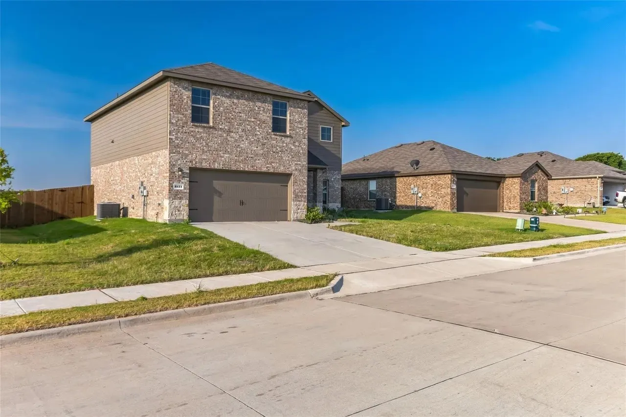Single Family Residence For Rent in Grayson County , 3124 Sweetwater Way, Sherman, Texas 75090, 4 Bedroom, 3 Bathroom, 2 Garage spaces, 2,262 Sqft, built in 2022, mls#21292379, Real Estate Agent in Sherman, Homes For Rent in Grayson county, Homes For Rent in Sherman, Realtor in Sherman Texas, Real Estate Brokerage Independent Realty Texas, Luminita Cordes Realtor