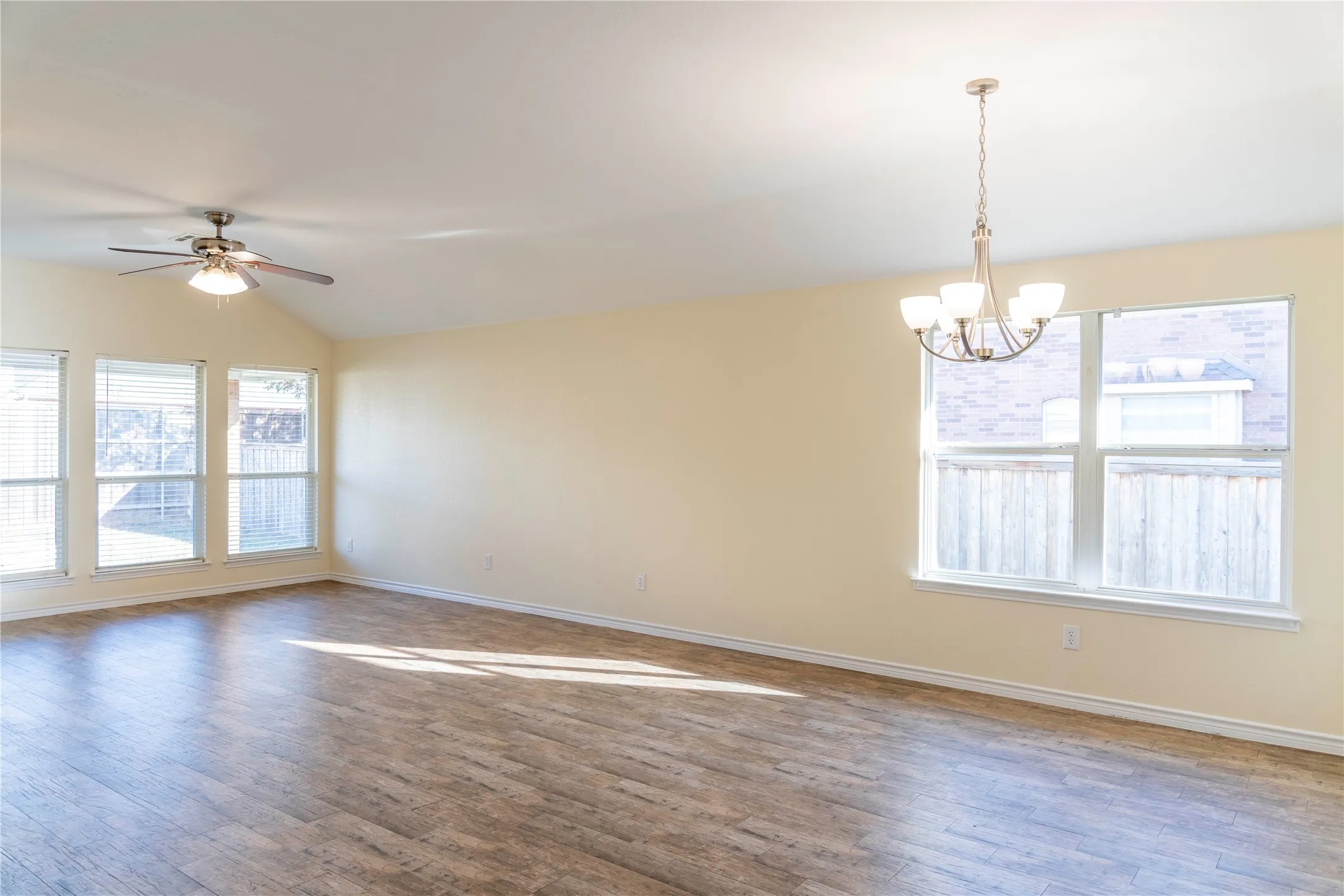 Single Family Residence For Sale in Collin County , 15534 Durango Drive, Frisco, Texas 75035, 3 Bedrooms, 2 Bathrooms, 2 Garage spaces, 1,825 Sqft, built in 2002, Price $424,900, mls#21300417, Real Estate Agent in Frisco, Homes For Sale in Collin county, Homes For Sale in Frisco, Realtor in Frisco Texas, Real Estate Brokerage Independent Realty Texas, Luminita Cordes Realtor