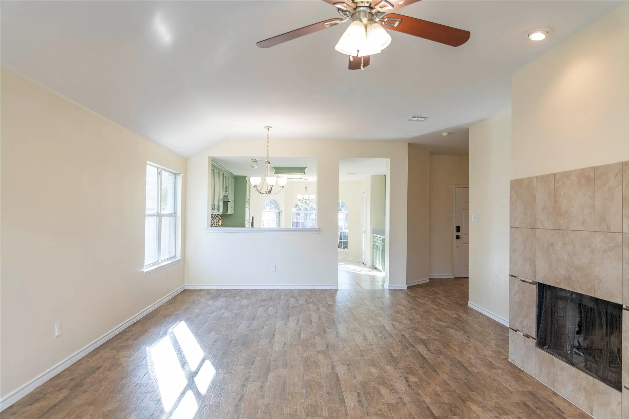 Single Family Residence For Sale in Collin County , 15534 Durango Drive, Frisco, Texas 75035, 3 Bedrooms, 2 Bathrooms, 2 Garage spaces, 1,825 Sqft, built in 2002, Price $424,900, mls#21300417, Real Estate Agent in Frisco, Homes For Sale in Collin county, Homes For Sale in Frisco, Realtor in Frisco Texas, Real Estate Brokerage Independent Realty Texas, Luminita Cordes Realtor