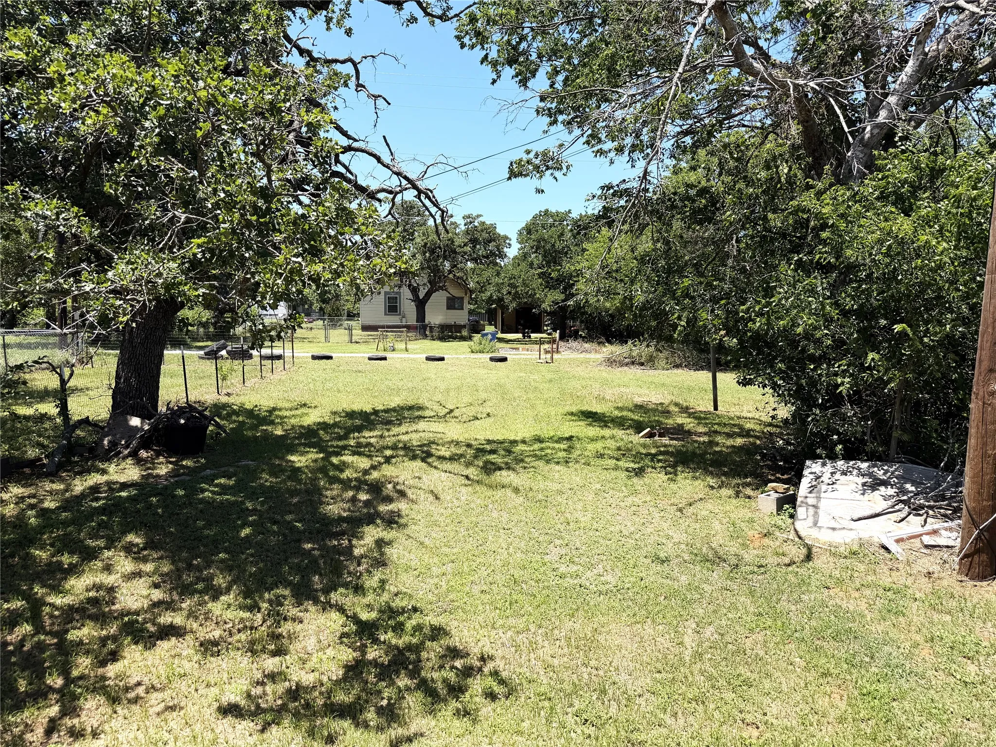 Single Family Residence For Sale in Eastland County , 707 E 23rd Street, Cisco, Texas 76437, 1 Bedroom, 1 Bathroom, Garage spaces, 780 Sqft, built in 1955, mls#21300378, Real Estate Agent in Cisco, Homes For Sale in Eastland county, Homes For Sale in Cisco, Realtor in Cisco Texas, Real Estate Brokerage Independent Realty Texas, Luminita Cordes Realtor