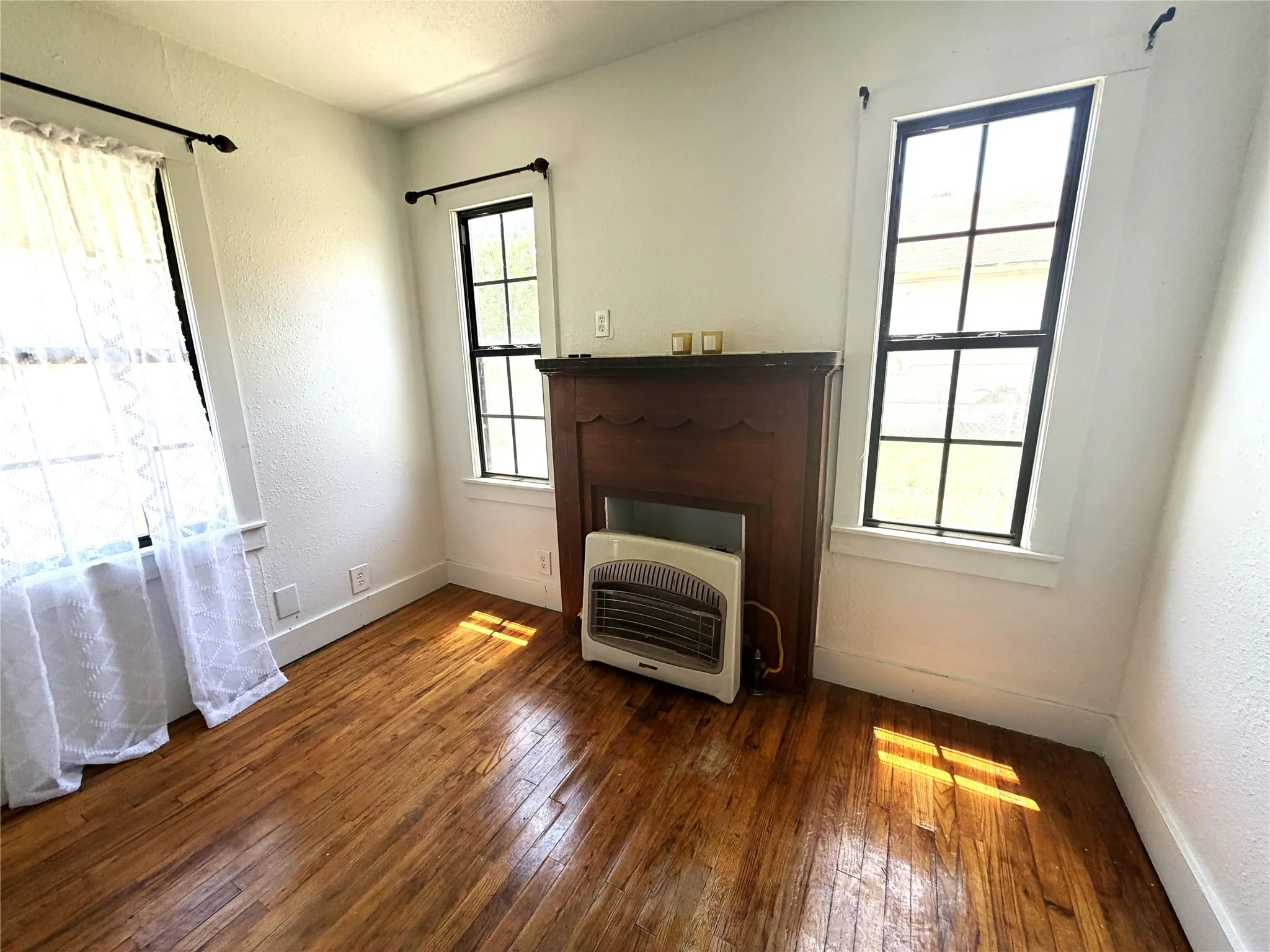Single Family Residence For Sale in Eastland County , 707 E 23rd Street, Cisco, Texas 76437, 1 Bedroom, 1 Bathroom, Garage spaces, 780 Sqft, built in 1955, mls#21300378, Real Estate Agent in Cisco, Homes For Sale in Eastland county, Homes For Sale in Cisco, Realtor in Cisco Texas, Real Estate Brokerage Independent Realty Texas, Luminita Cordes Realtor