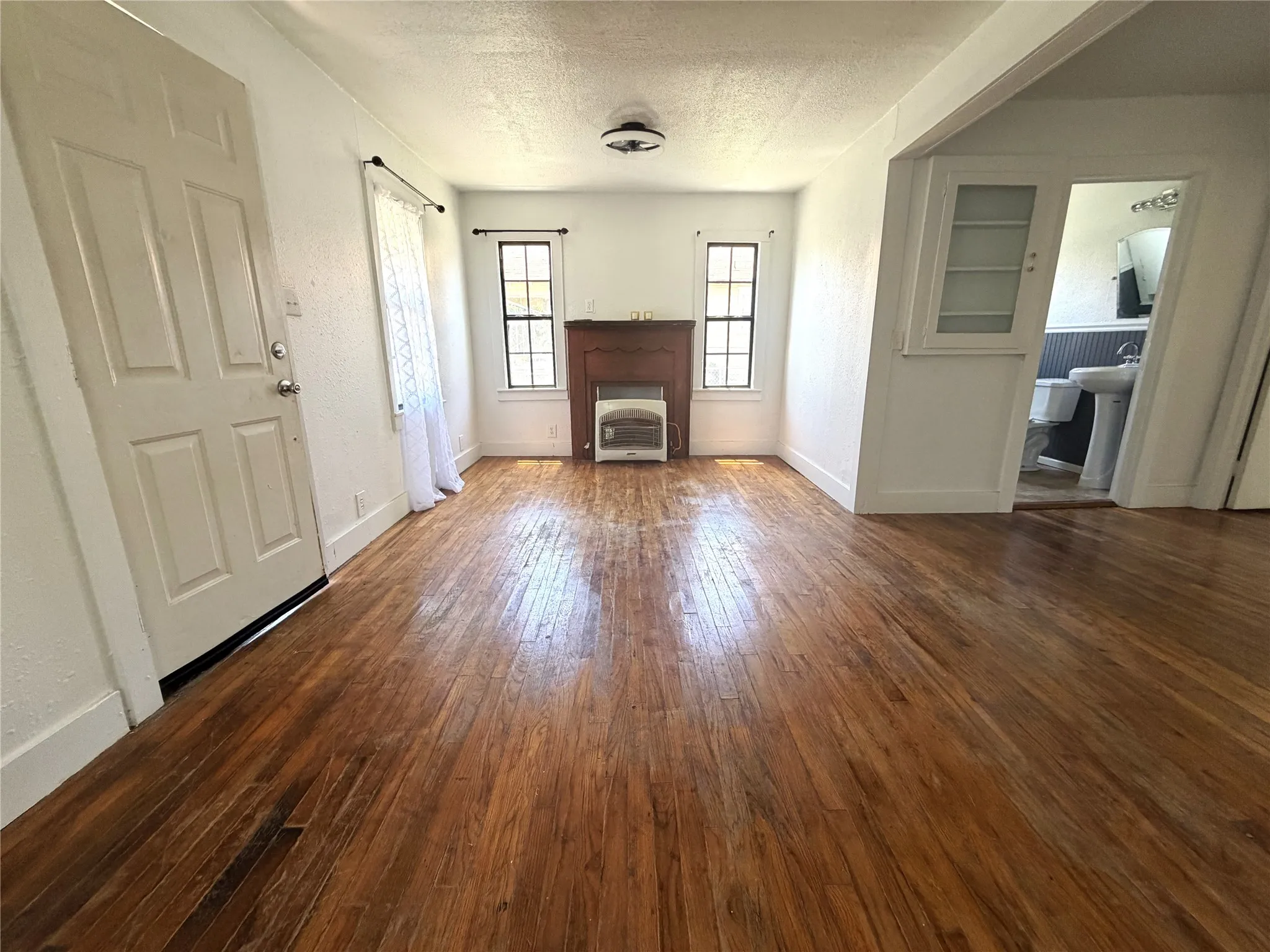 Single Family Residence For Sale in Eastland County , 707 E 23rd Street, Cisco, Texas 76437, 1 Bedroom, 1 Bathroom, Garage spaces, 780 Sqft, built in 1955, mls#21300378, Real Estate Agent in Cisco, Homes For Sale in Eastland county, Homes For Sale in Cisco, Realtor in Cisco Texas, Real Estate Brokerage Independent Realty Texas, Luminita Cordes Realtor