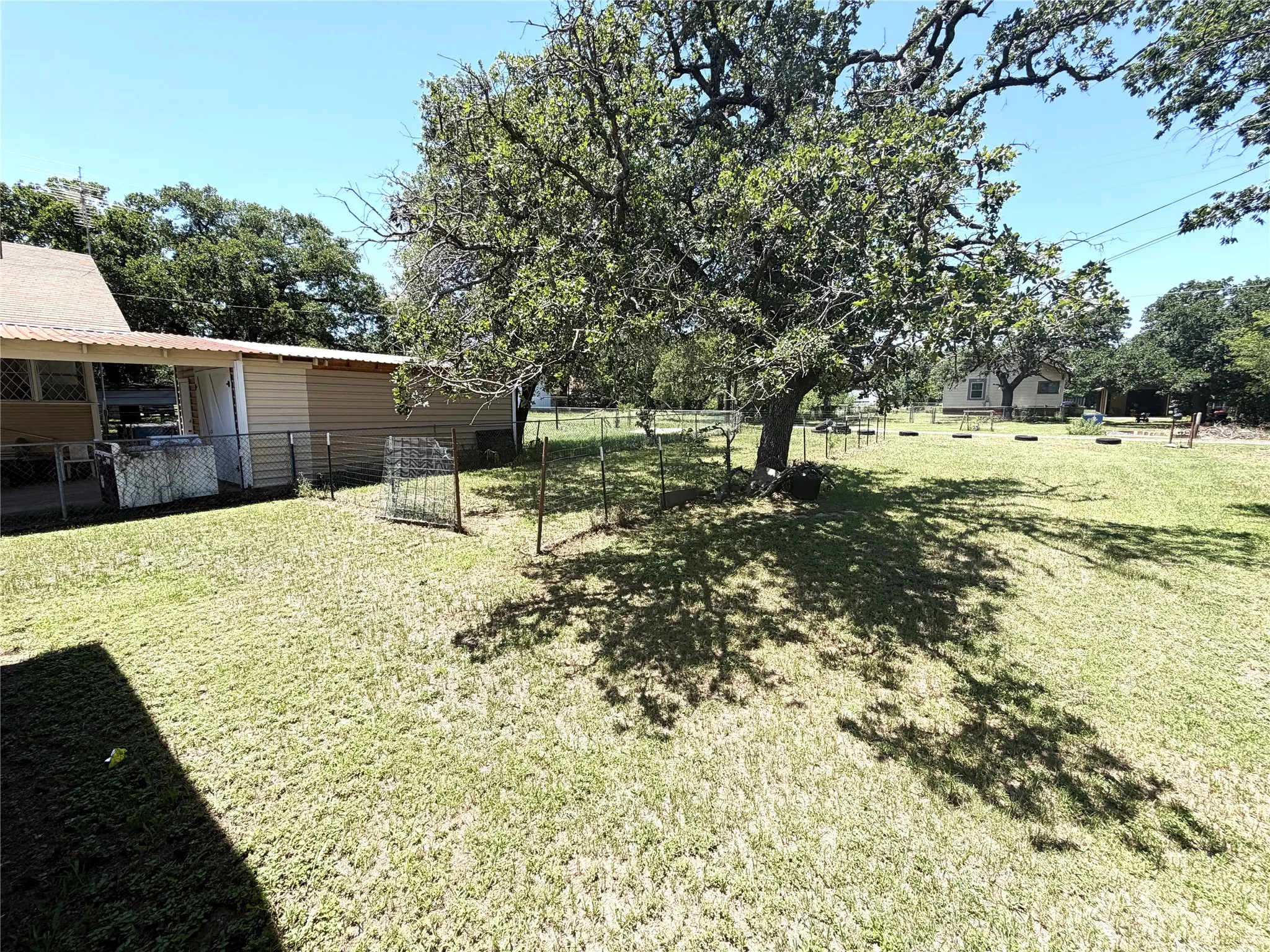 Single Family Residence For Sale in Eastland County , 707 E 23rd Street, Cisco, Texas 76437, 1 Bedroom, 1 Bathroom, Garage spaces, 780 Sqft, built in 1955, mls#21300378, Real Estate Agent in Cisco, Homes For Sale in Eastland county, Homes For Sale in Cisco, Realtor in Cisco Texas, Real Estate Brokerage Independent Realty Texas, Luminita Cordes Realtor