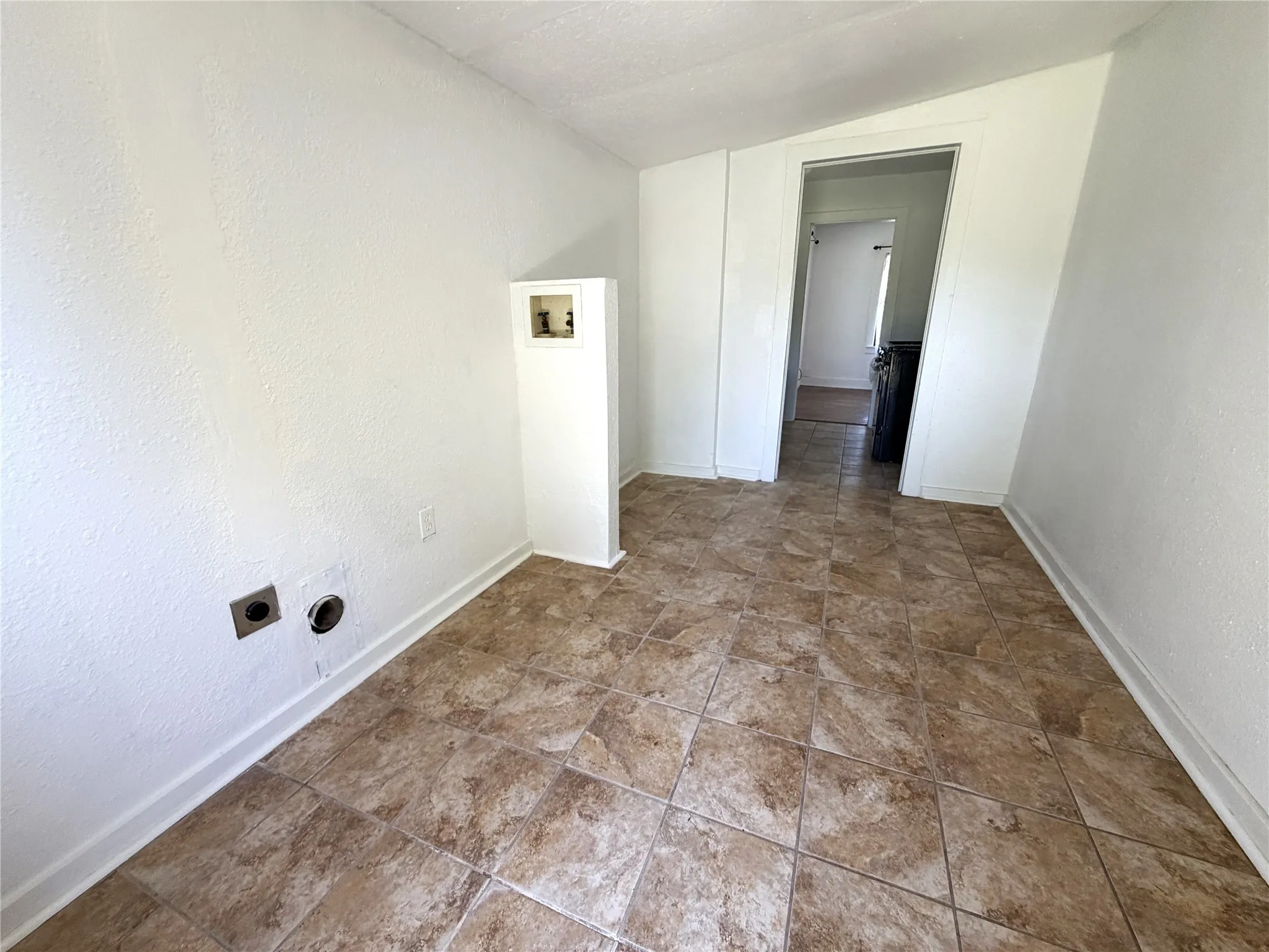 Single Family Residence For Sale in Eastland County , 707 E 23rd Street, Cisco, Texas 76437, 1 Bedroom, 1 Bathroom, Garage spaces, 780 Sqft, built in 1955, mls#21300378, Real Estate Agent in Cisco, Homes For Sale in Eastland county, Homes For Sale in Cisco, Realtor in Cisco Texas, Real Estate Brokerage Independent Realty Texas, Luminita Cordes Realtor