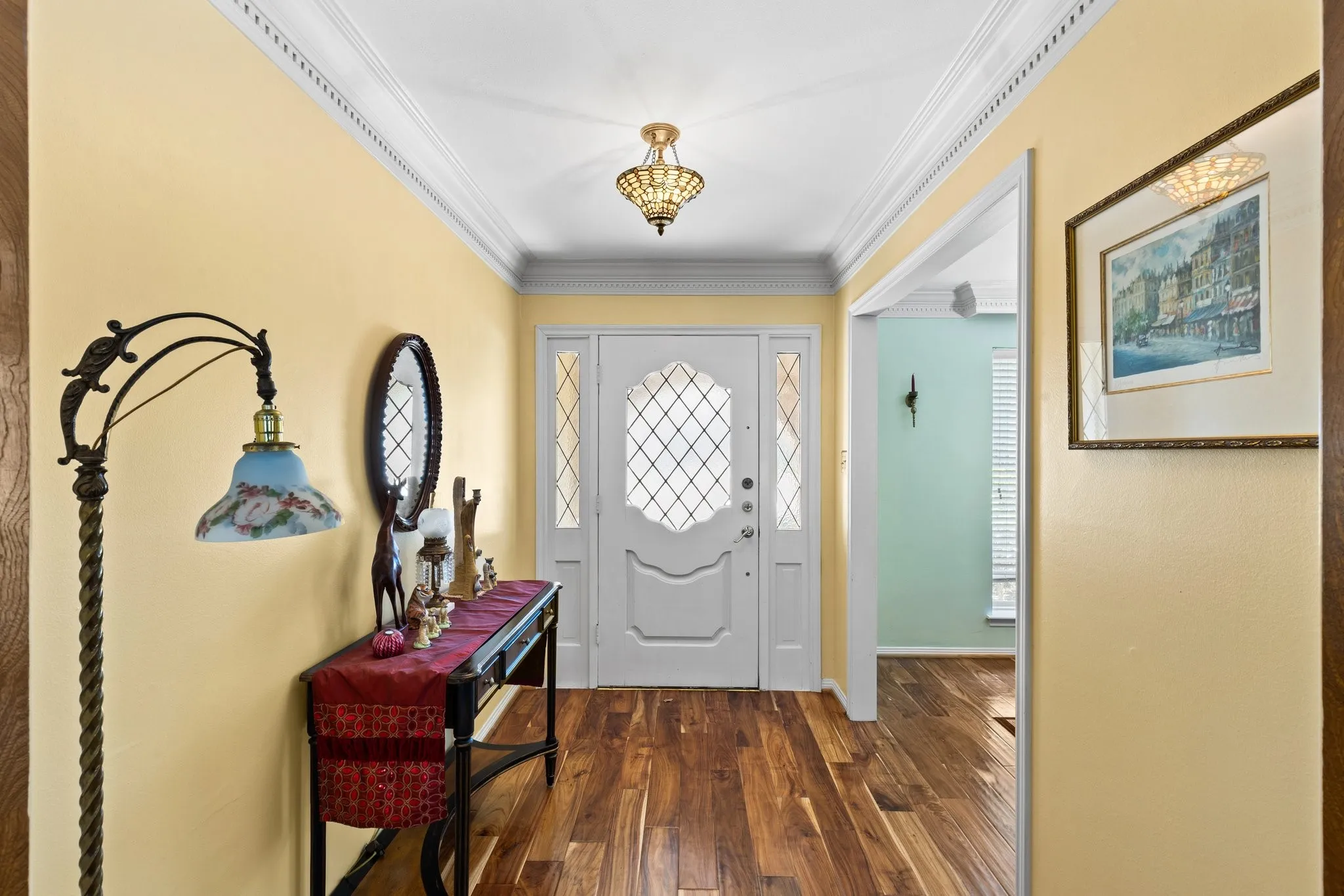 Lovely, welcoming Foyer with beautiful Mahogony floors!