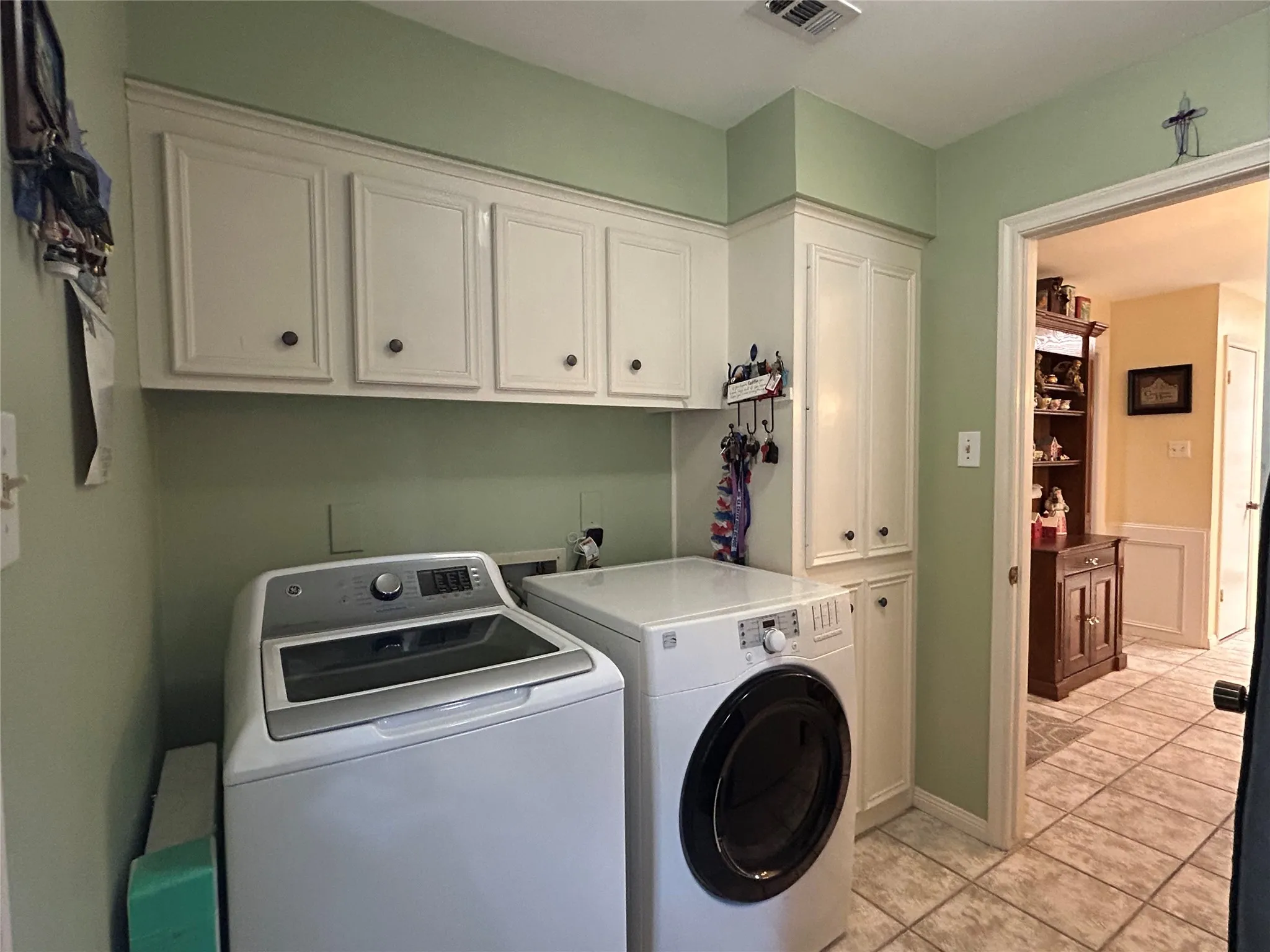 Large Laundry w/ lots of storage!